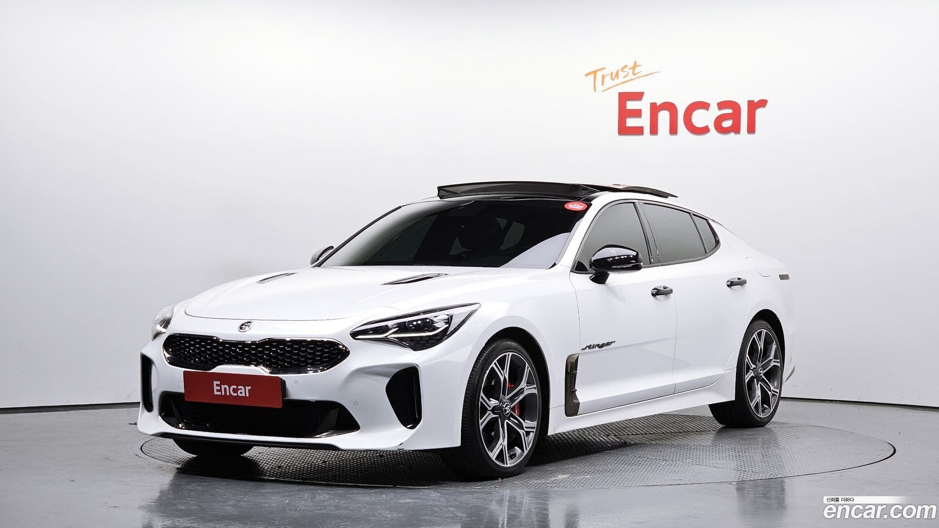 Main__Slider__Photo:Stinger Kia 2019.8-0