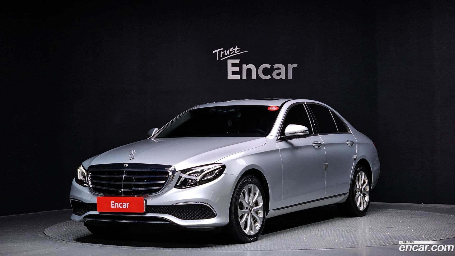 Main__Slider__Photo:E-Class Mercedes-Benz 2020.6-0