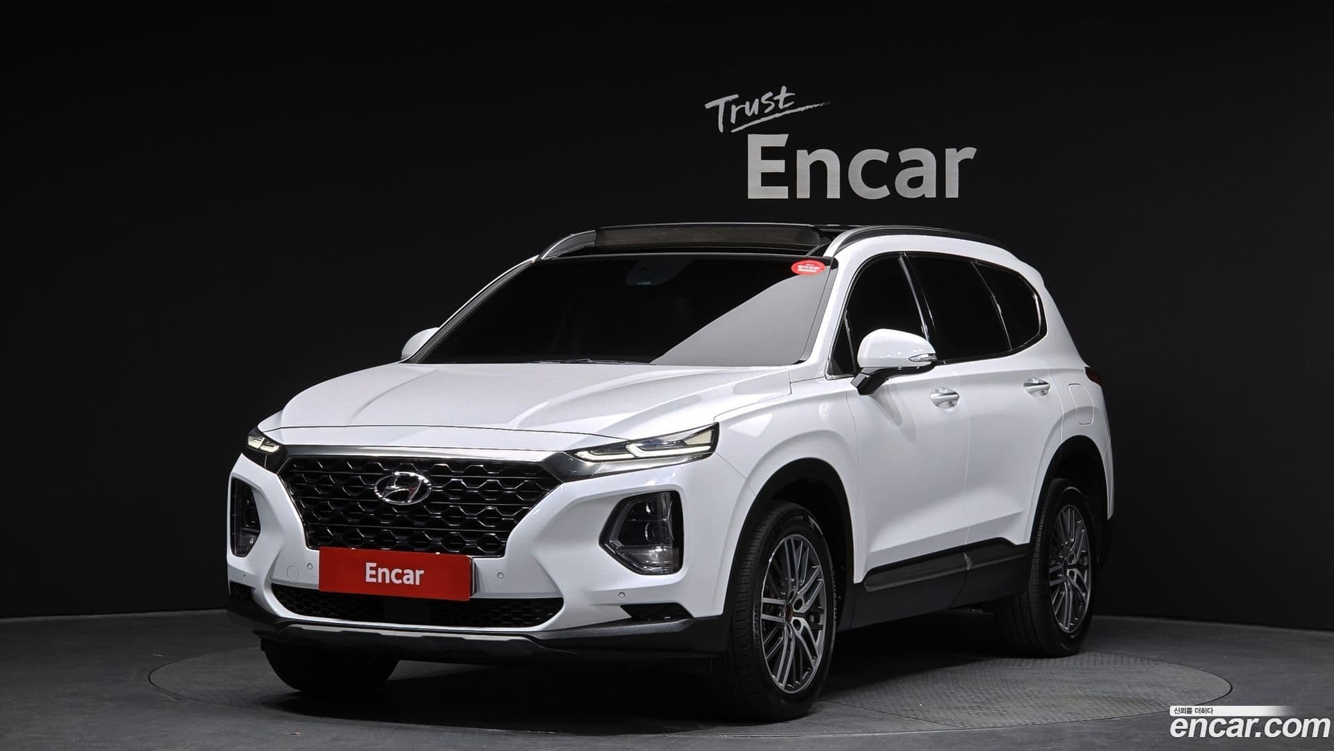 Main__Slider__Photo:Santafe Hyundai 2018.4-0