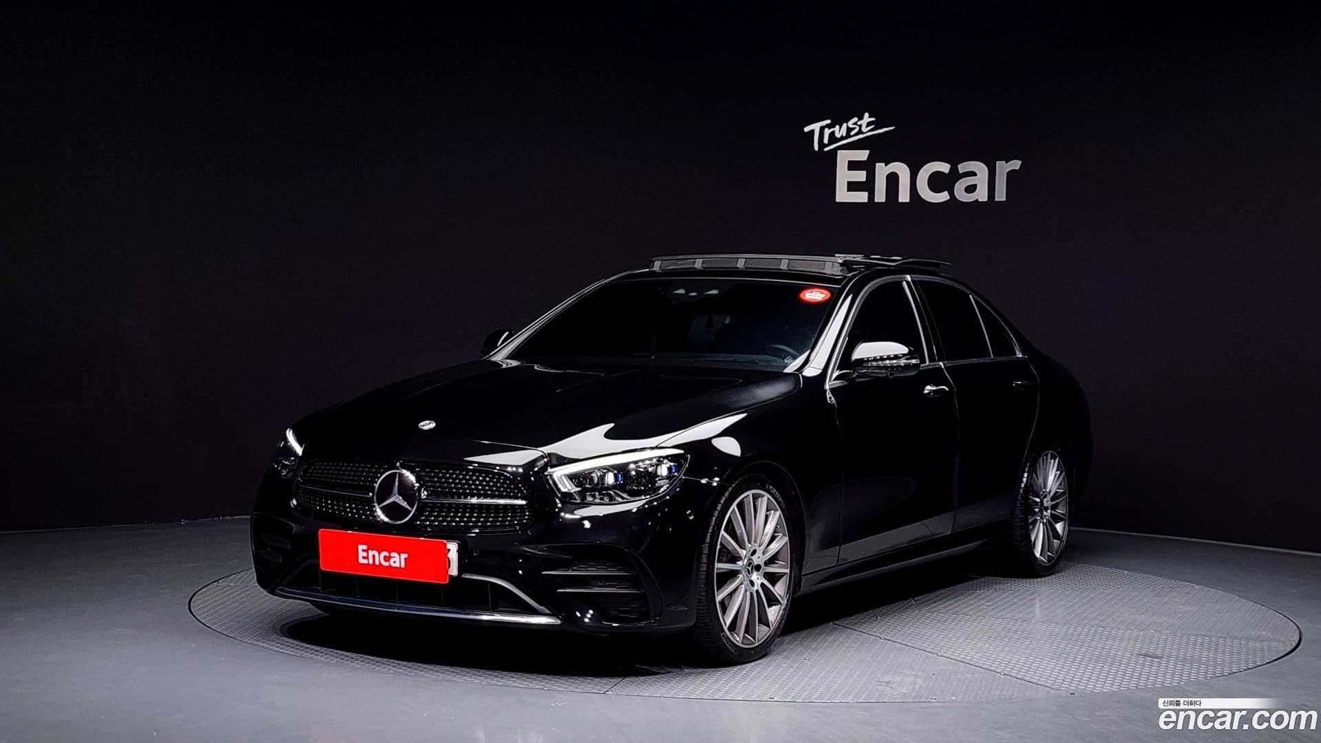 Main__Slider__Photo:E-Class Mercedes-Benz 2021.0-0
