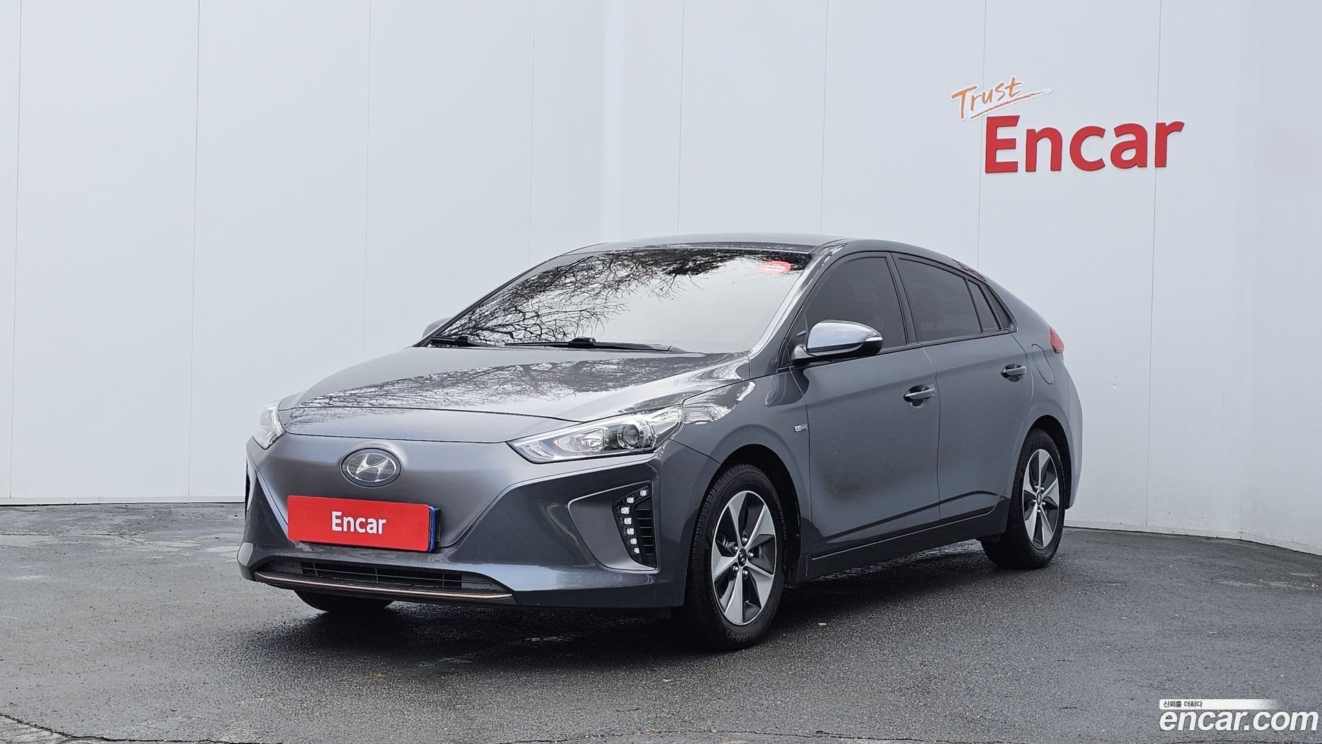 Main__Slider__Photo:Ioniq Hyundai 2018.11-0