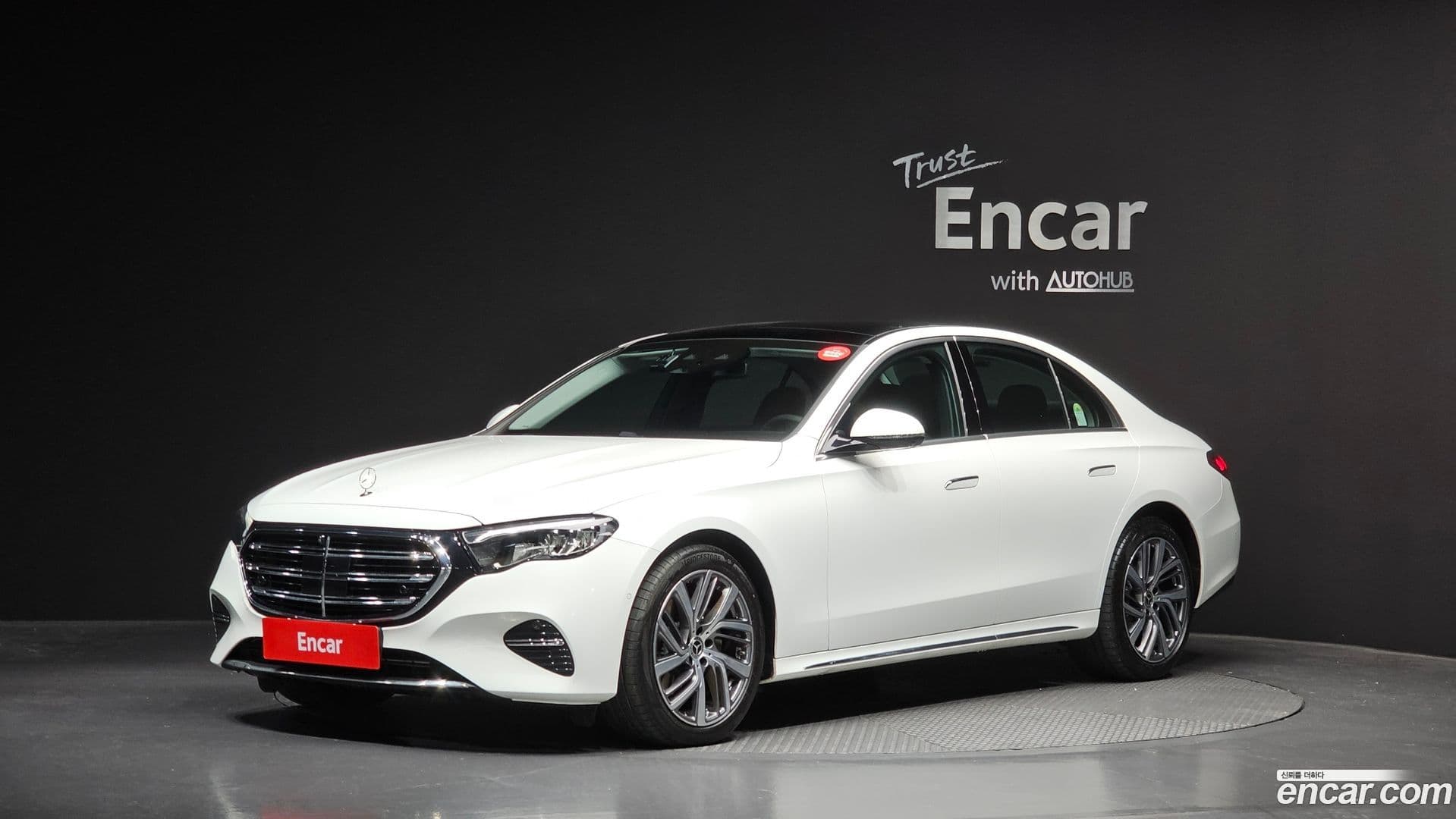Main__Slider__Photo:E-Class Mercedes-Benz 2025.7-0