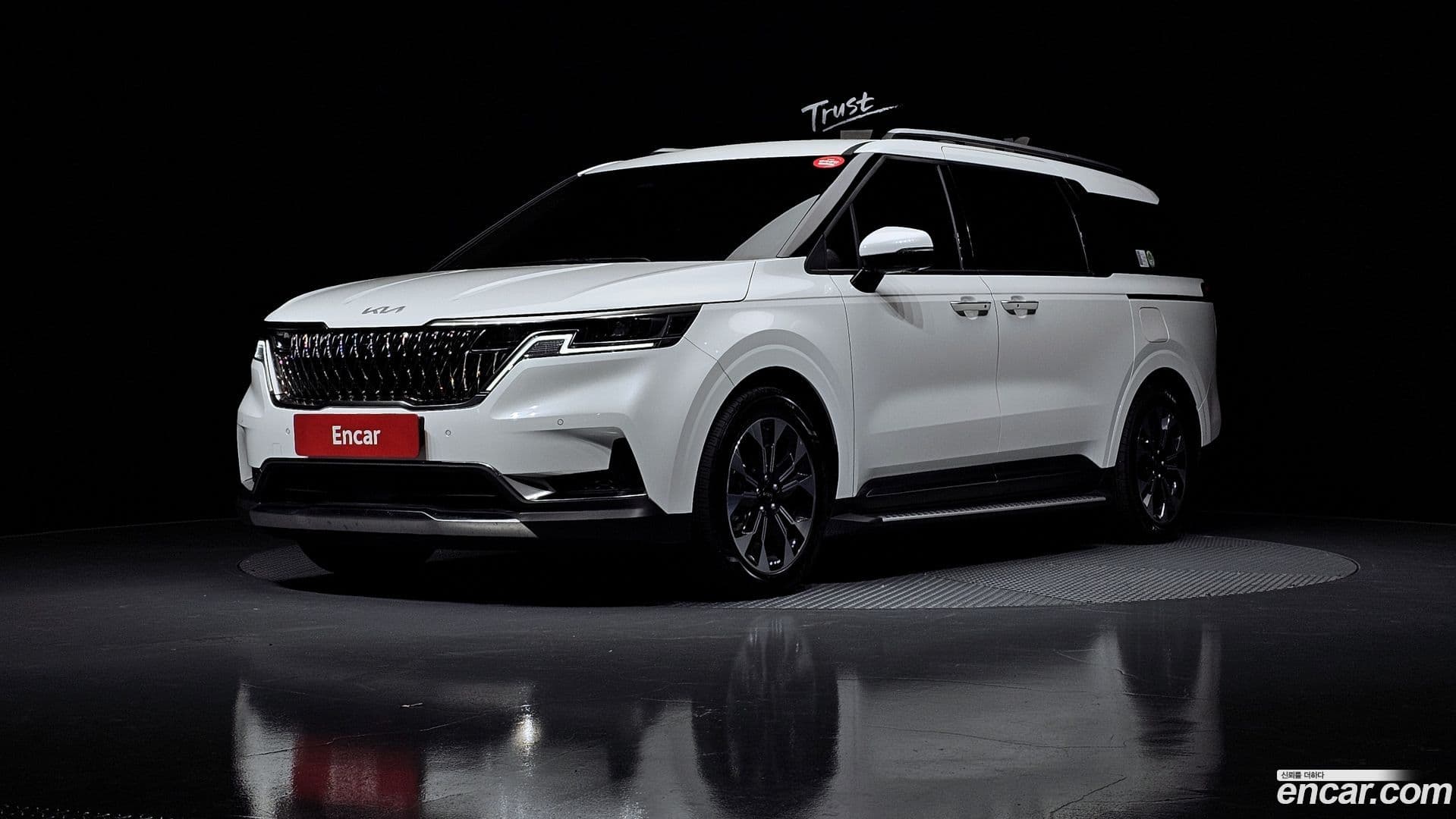 Main__Slider__Photo:Canival Kia 2023.1-0