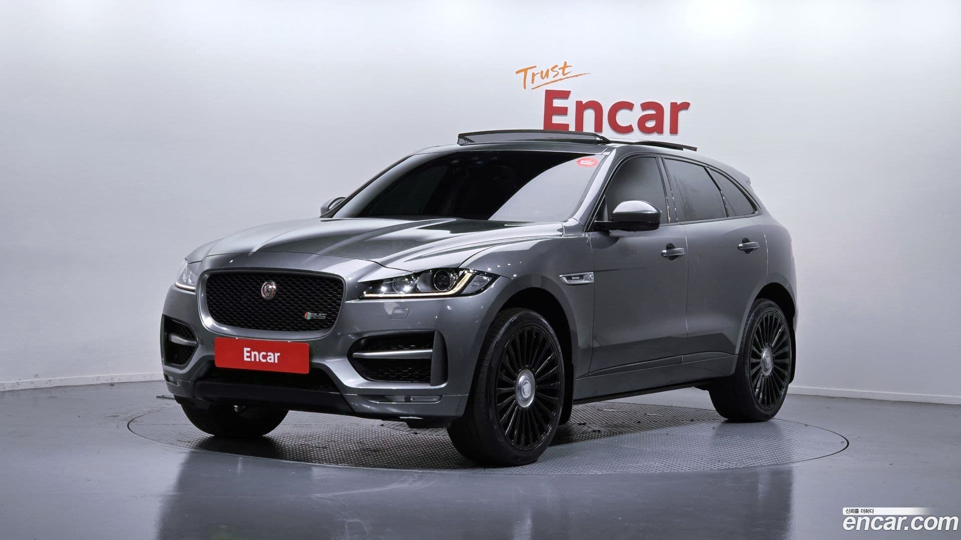 Main__Slider__Photo:F-PACE Jaguar 2017.7-0