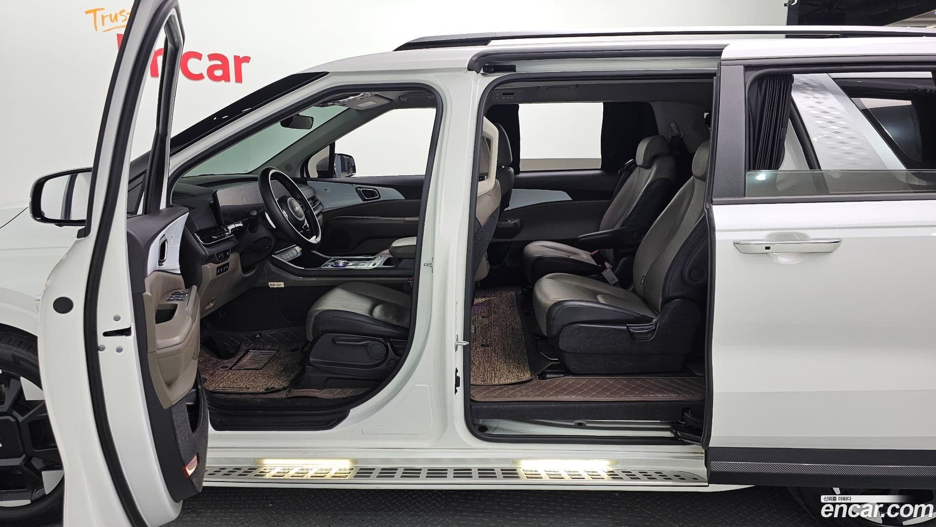 Main__Slider__Photo:Canival Kia 2024.2-9