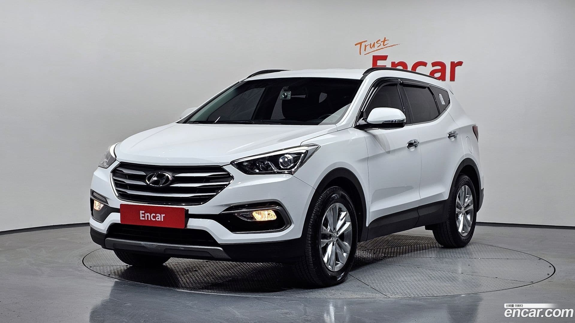 Main__Slider__Photo:Santafe Hyundai 2017.0-0
