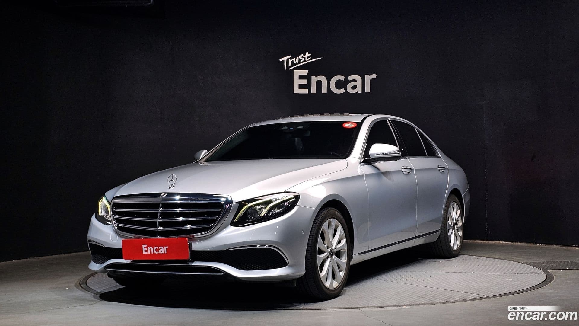 Main__Slider__Photo:E-Class Mercedes-Benz 2018.0-0