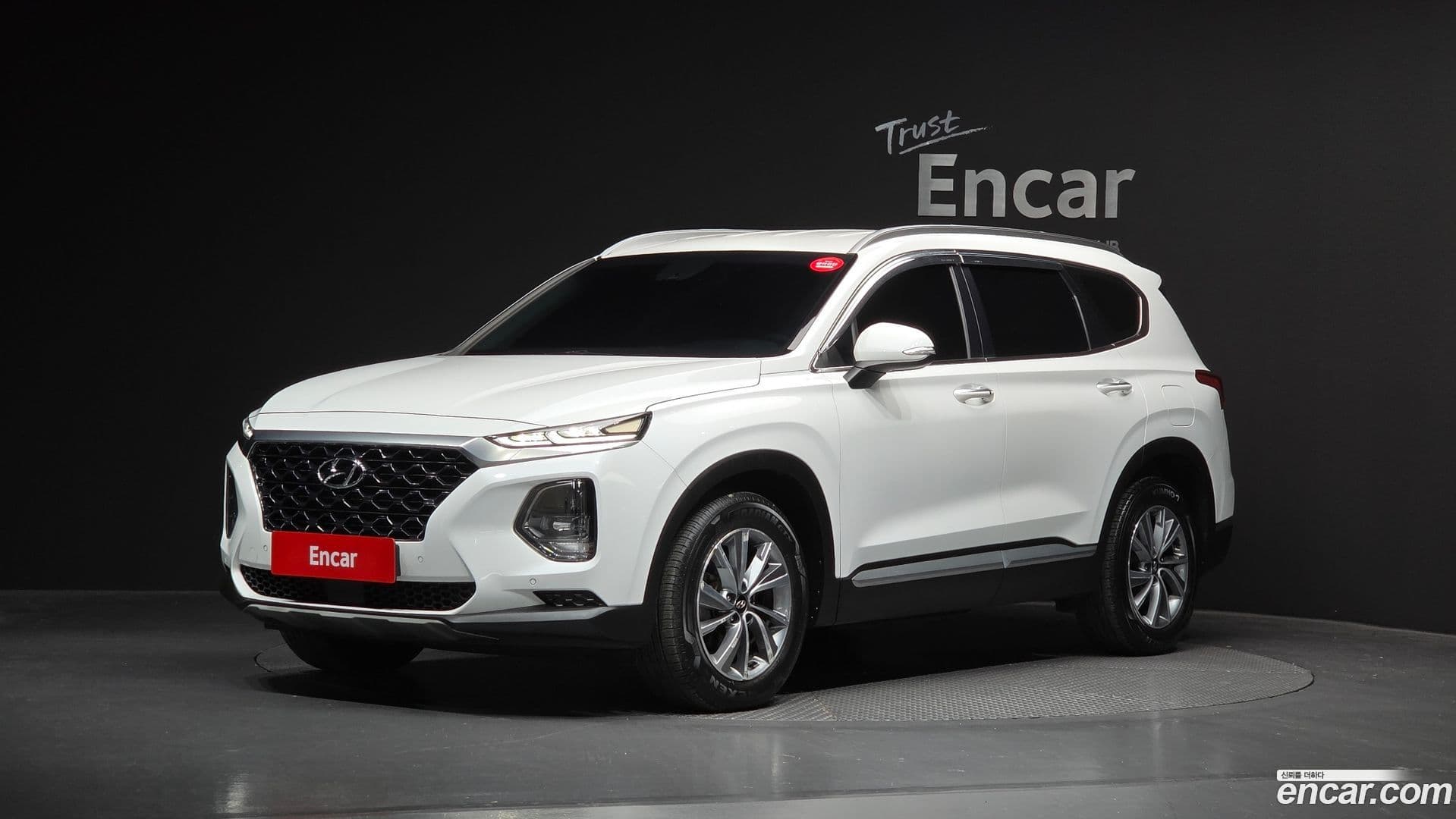 Main__Slider__Photo:Santafe Hyundai 2020.4-0