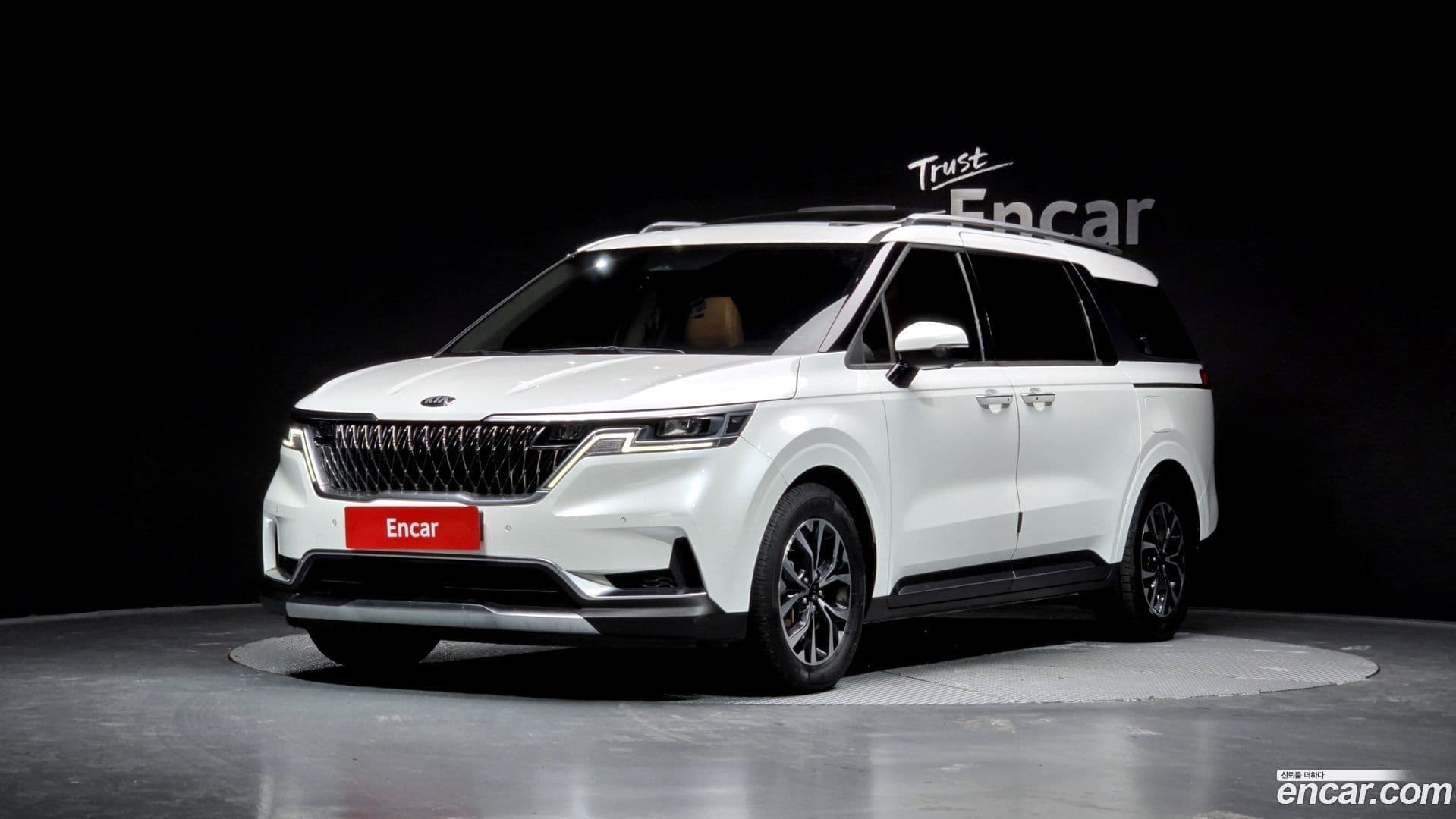 Main__Slider__Photo:Canival Kia 2020.8-0