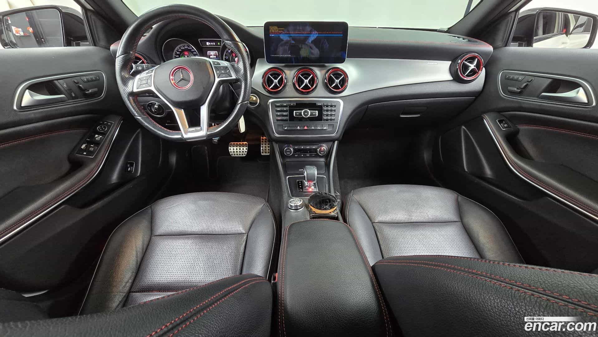 GLA-Class Mercedes-Benz 2015.8-INNER-007