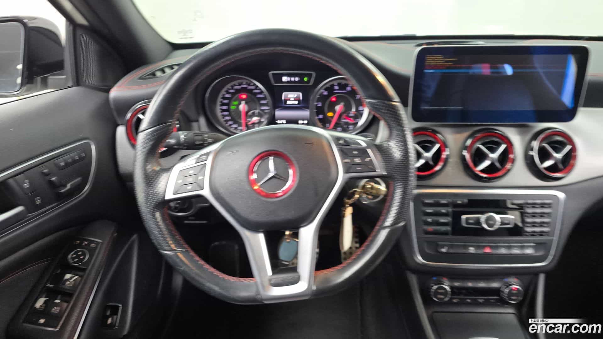 GLA-Class Mercedes-Benz 2015.8-OPTION-017