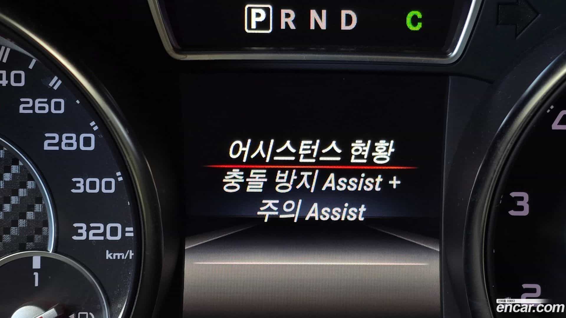 GLA-Class Mercedes-Benz 2015.8-OPTION-020