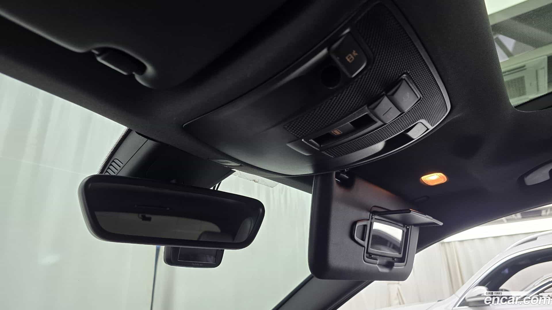 GLA-Class Mercedes-Benz 2015.8-OPTION-021