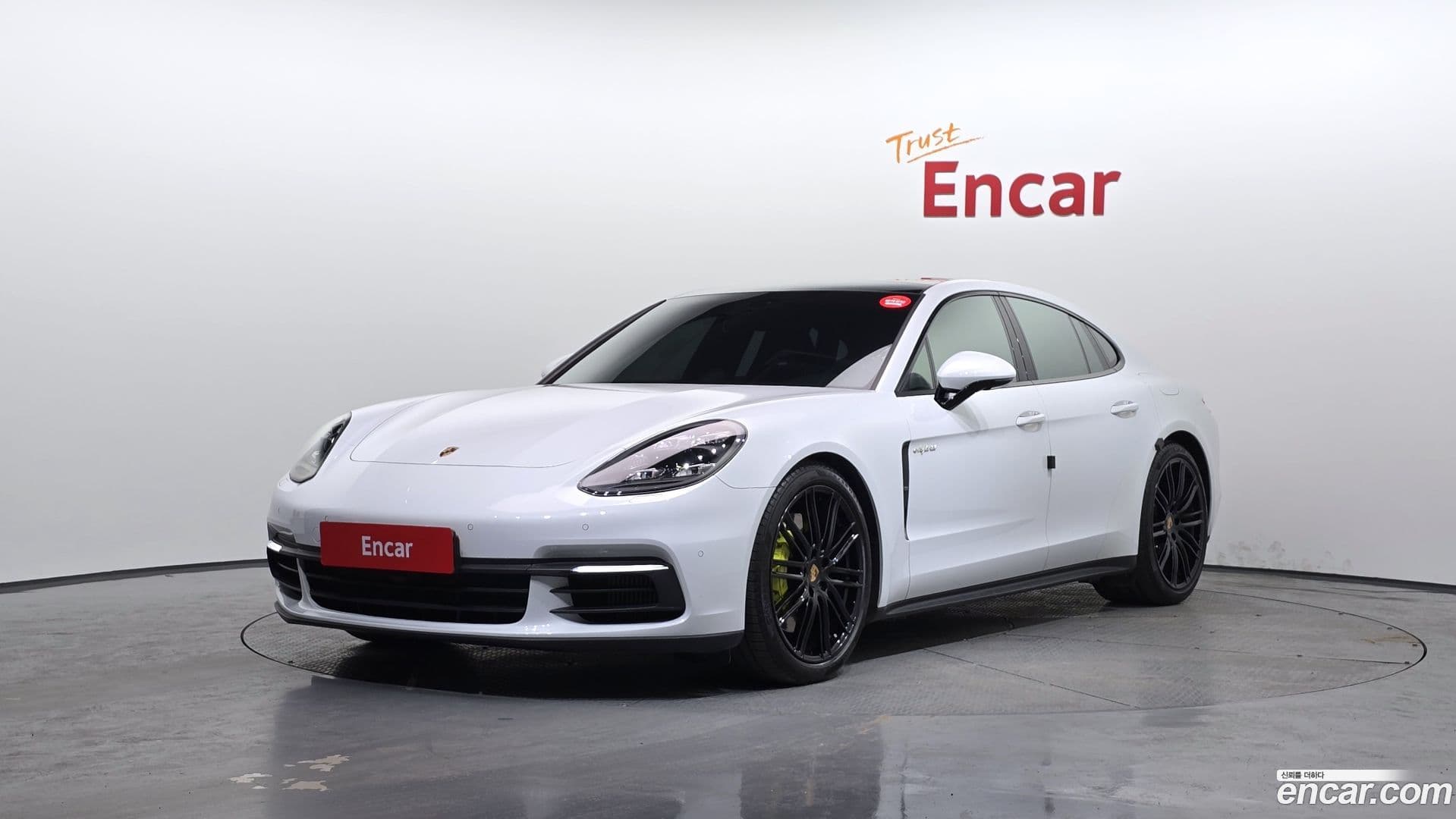 Main__Slider__Photo:Panamera Porsche 2020.4-0
