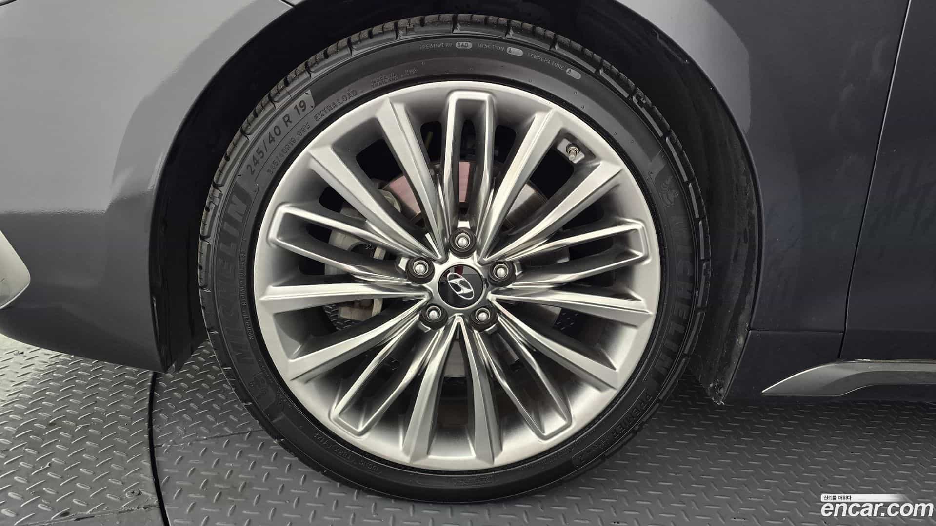 Grandeur Hyundai 2018.10-OUTER-005