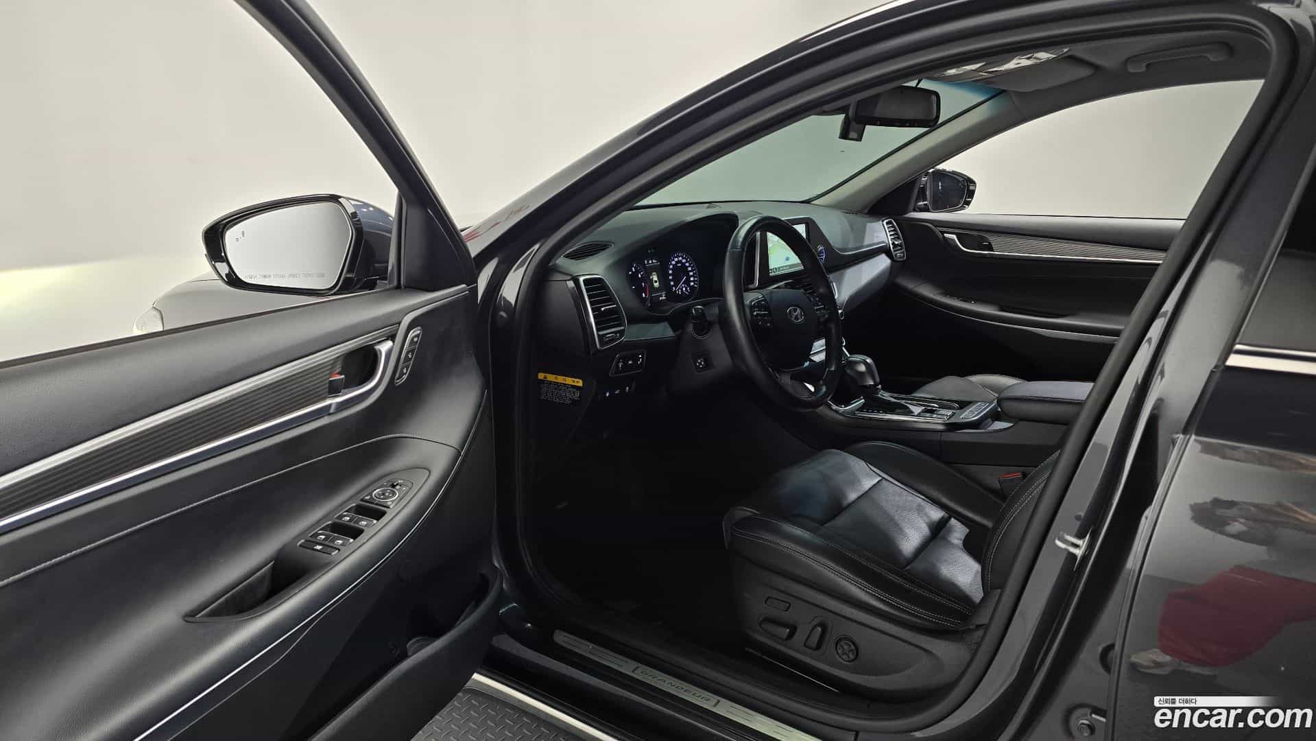 Grandeur Hyundai 2018.10-INNER-010
