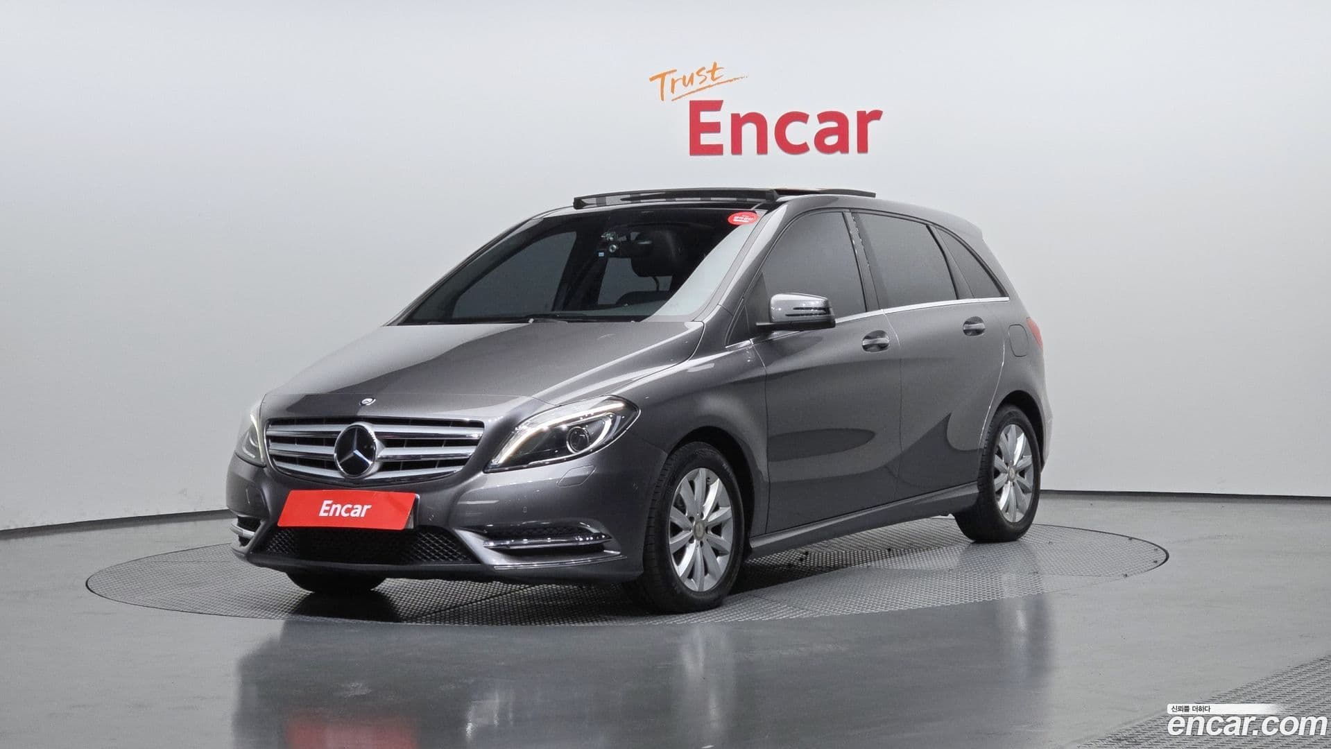 Main__Slider__Photo:B-Class Mercedes-Benz 2014.11-0