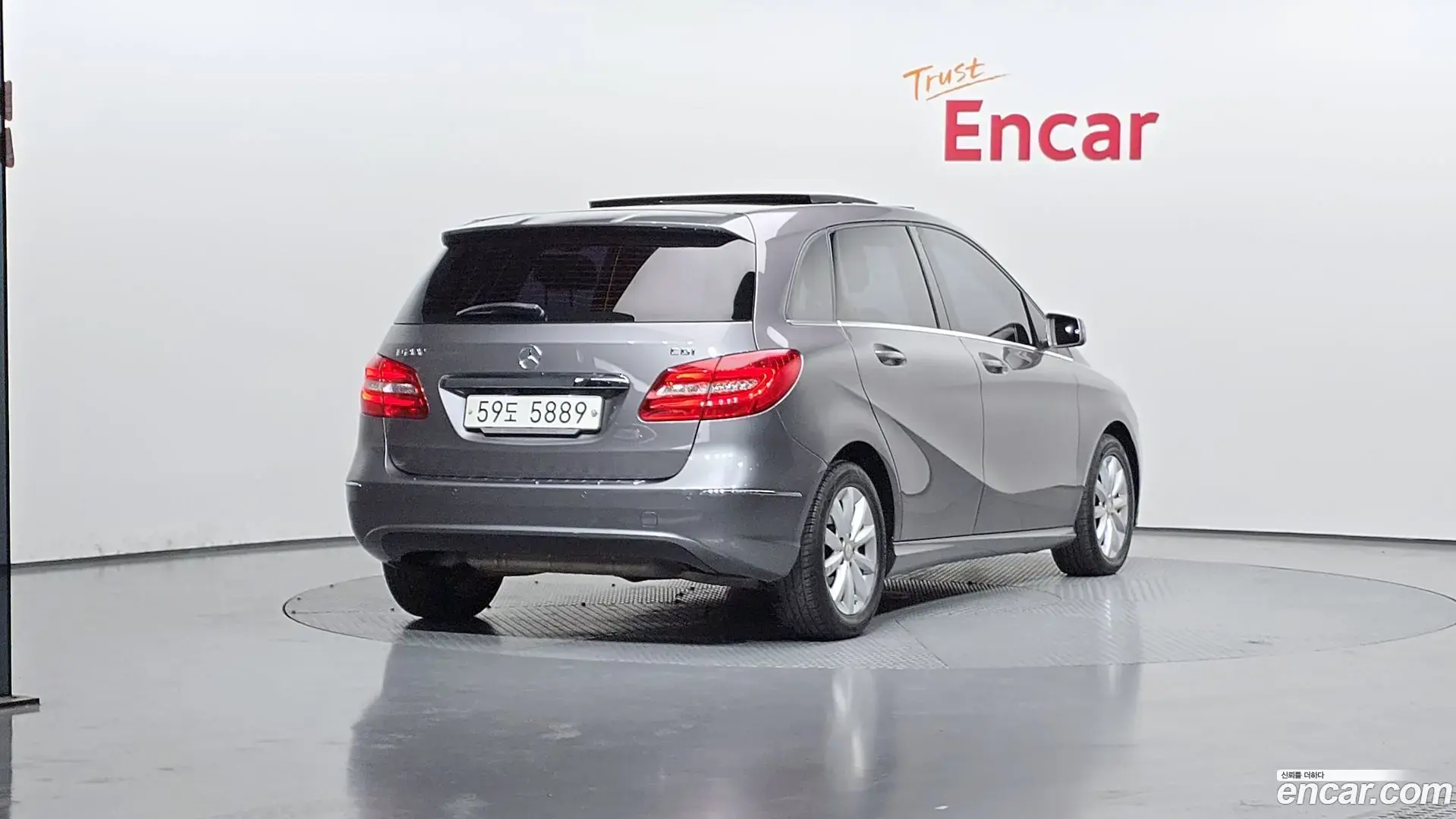 Main__Slider__Photo:B-Class Mercedes-Benz 2014.11-1