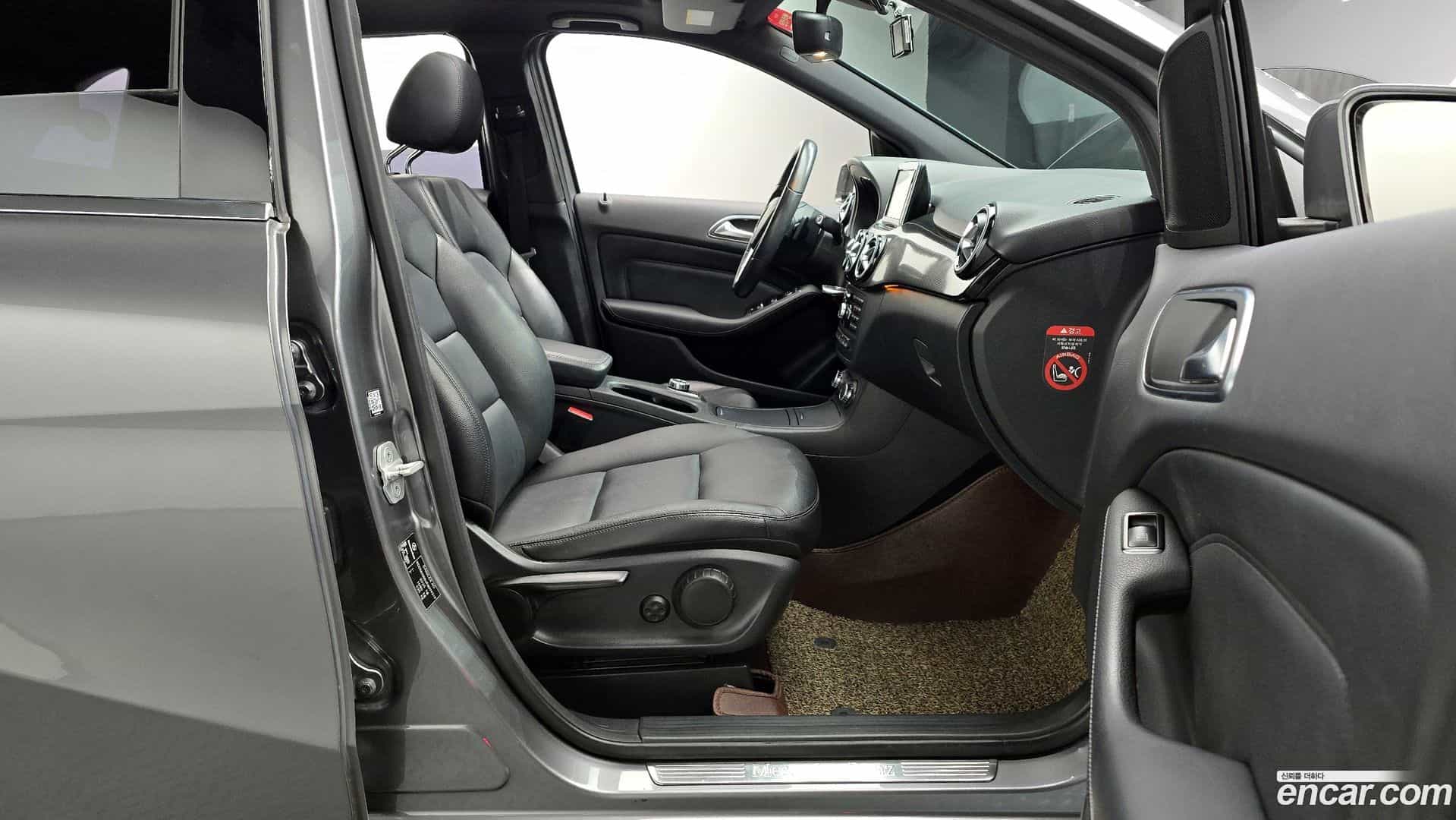 B-Class Mercedes-Benz 2014.11-OPTION-015