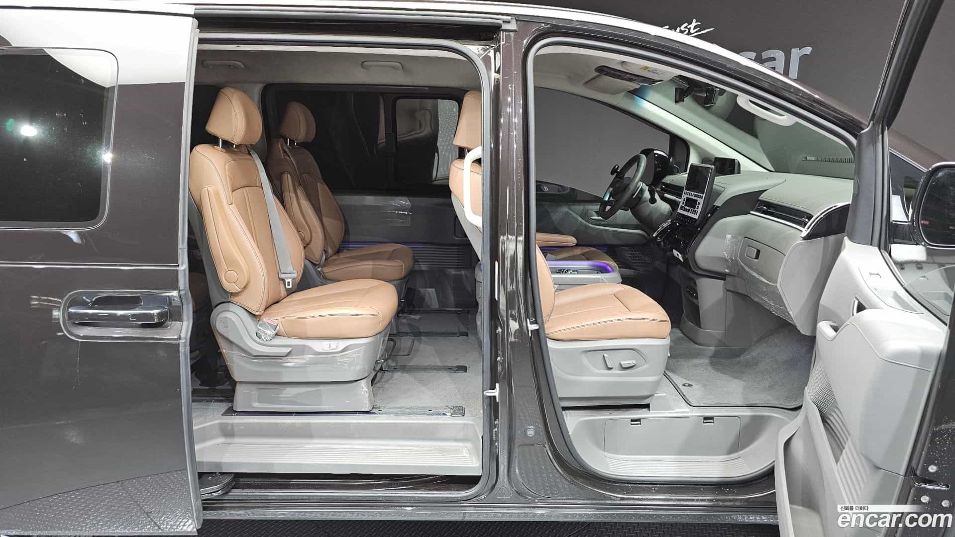 Staria Hyundai 2023.11-OPTION-015