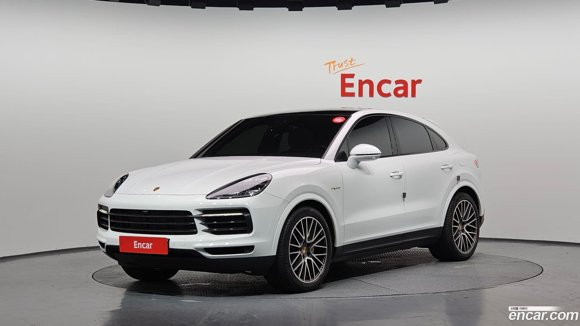 Main__Slider__Photo:Cayenne Porsche 2021.2-0