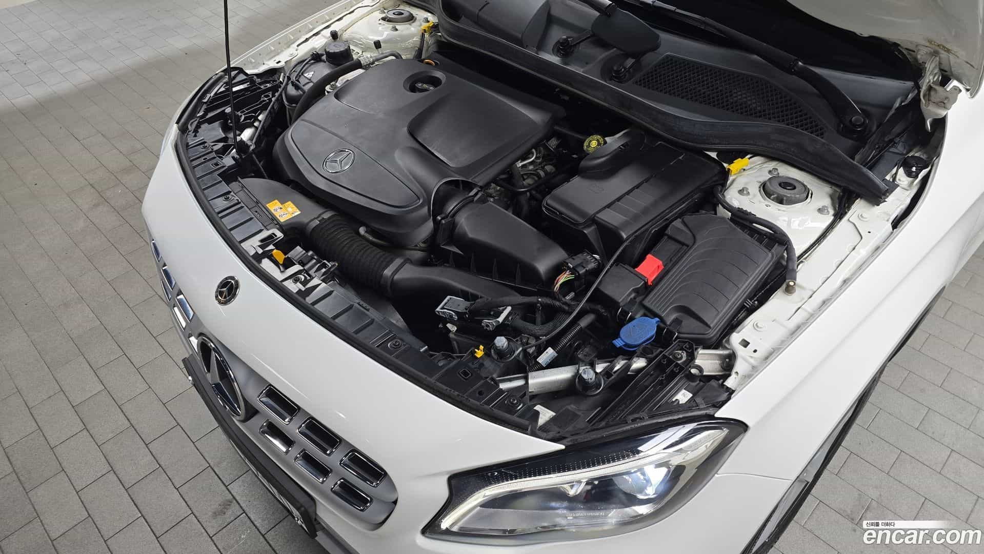 GLA-Class Mercedes-Benz 2018.9-INNER-006