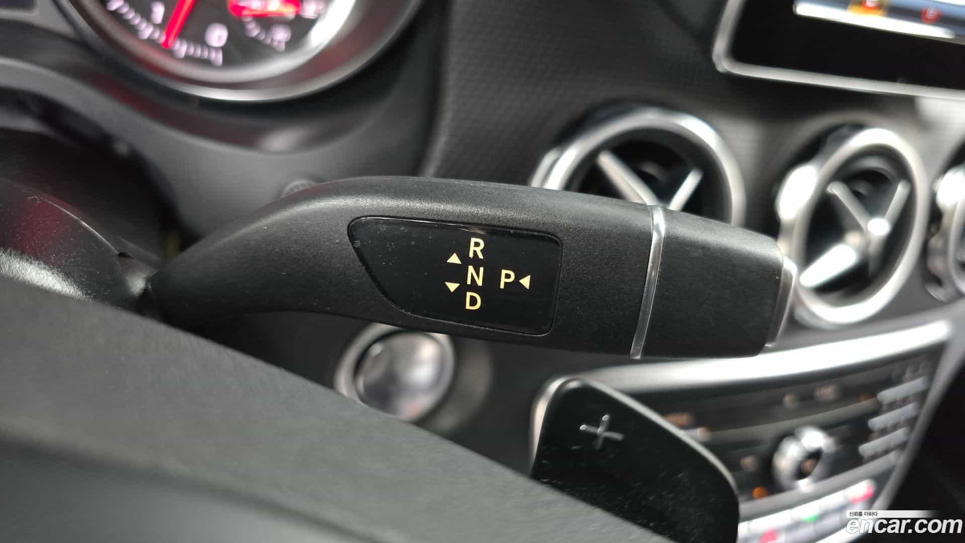 GLA-Class Mercedes-Benz 2018.9-INNER-009