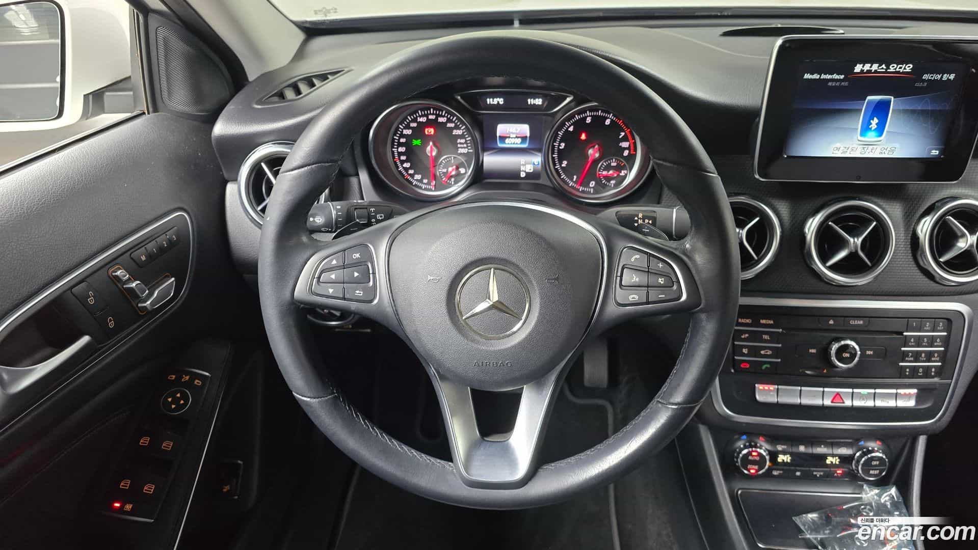 GLA-Class Mercedes-Benz 2018.9-OPTION-017