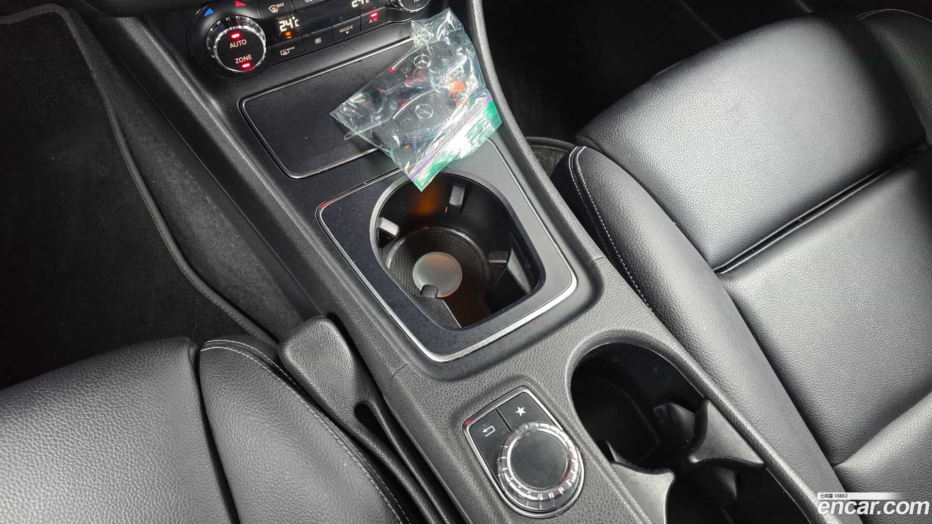 GLA-Class Mercedes-Benz 2018.9-OPTION-021
