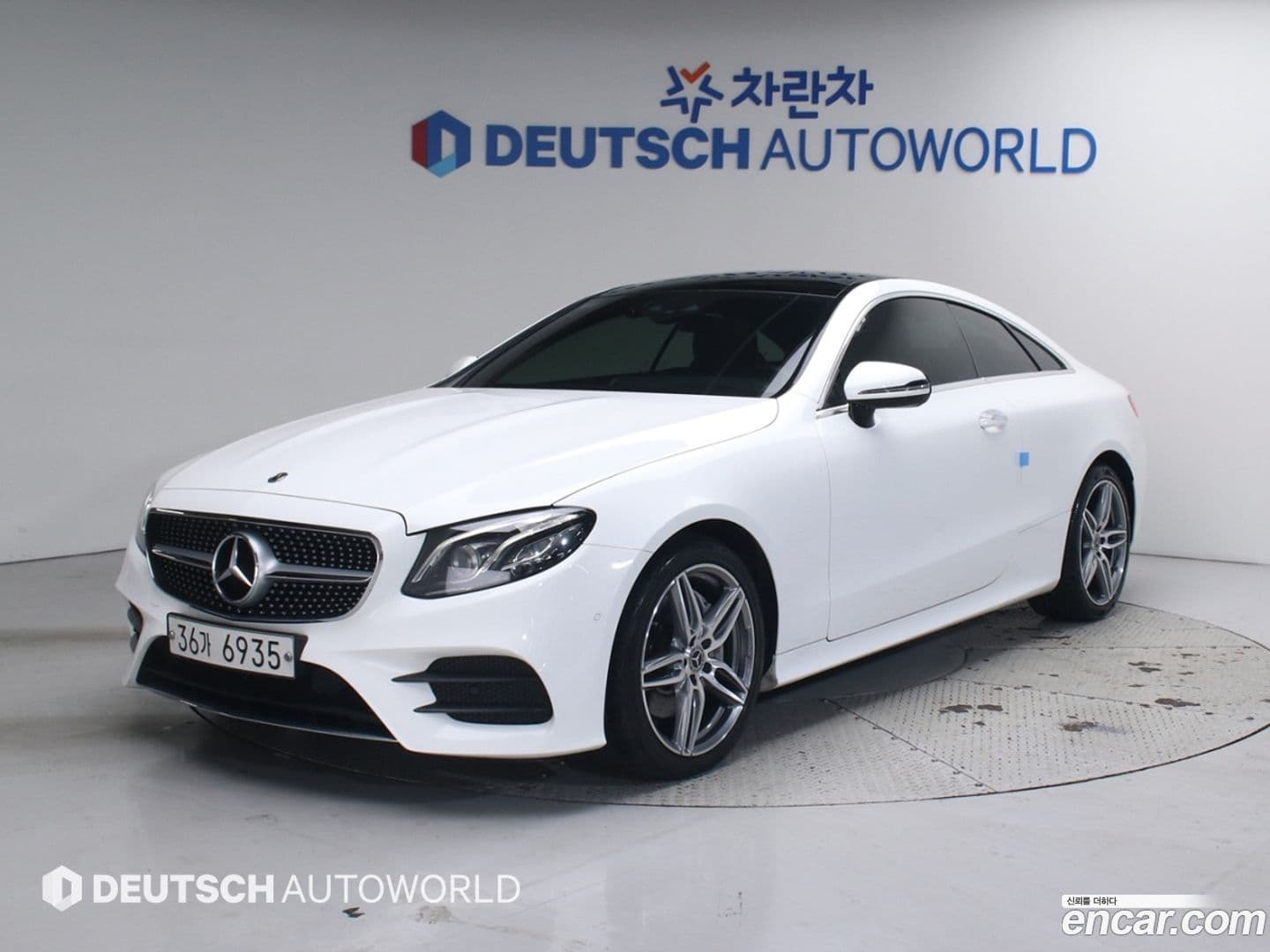 Main__Slider__Photo:E-Class Mercedes-Benz 2018.11-0
