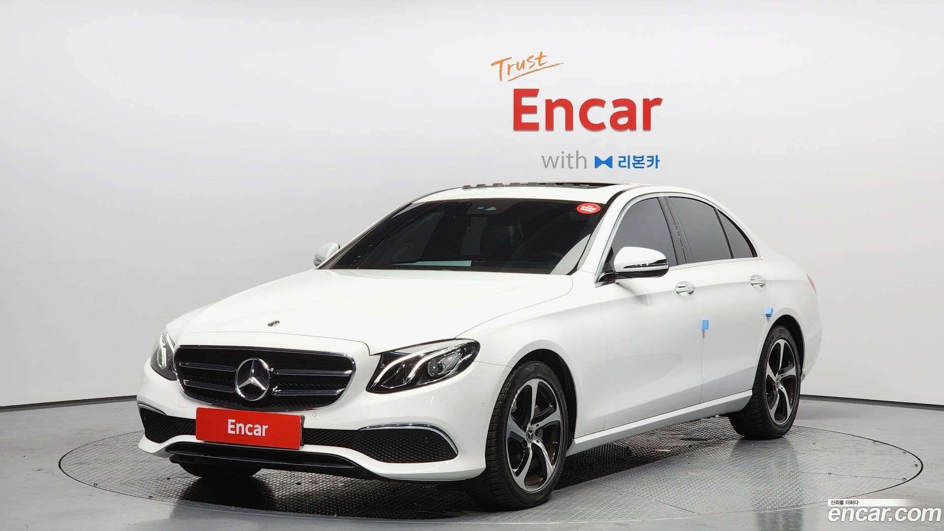 Main__Slider__Photo:E-Class Mercedes-Benz 2020.8-0