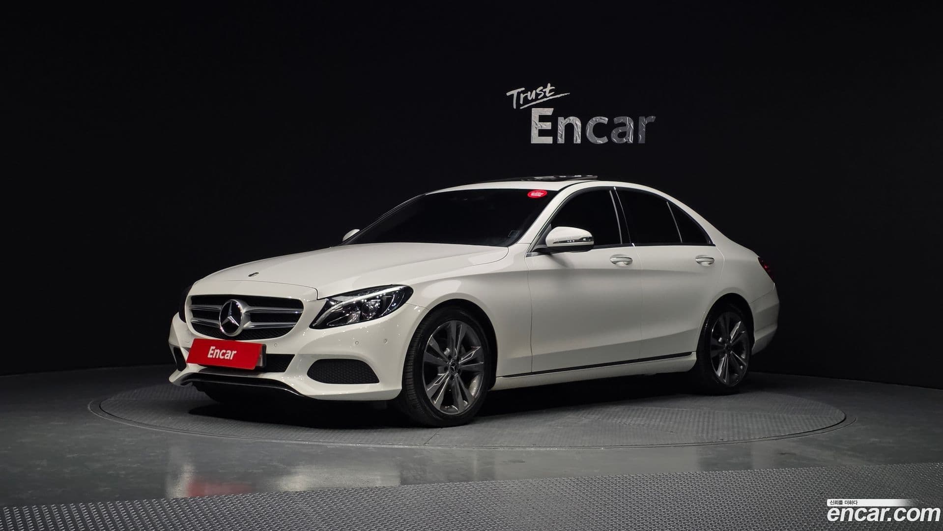 Main__Slider__Photo:C-Class Mercedes-Benz 2017.7-0