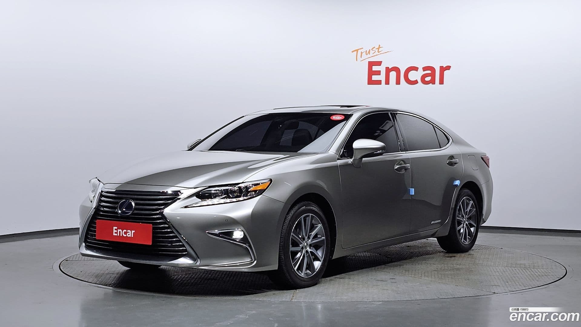 Main__Slider__Photo:ES Lexus 2017.10-0