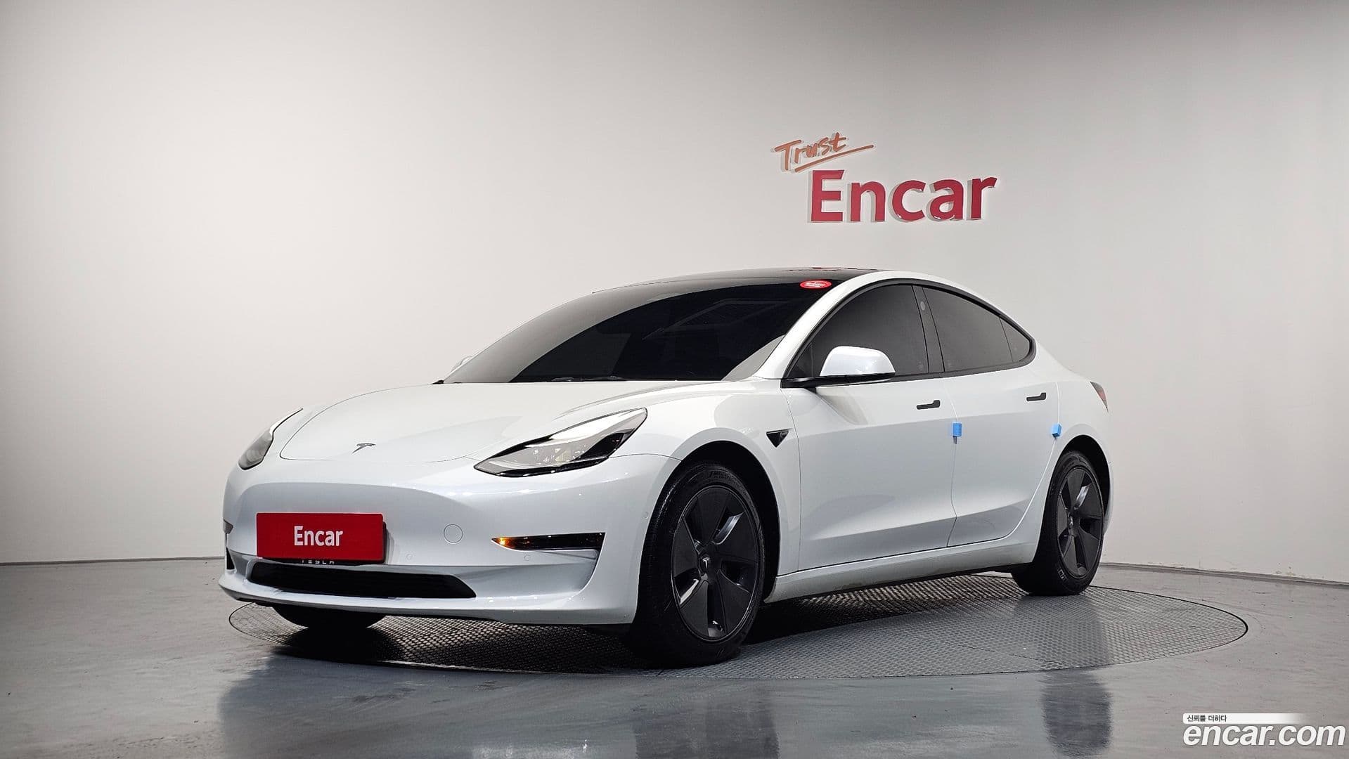 Main__Slider__Photo:Model 3 Tesla 2022.8-0