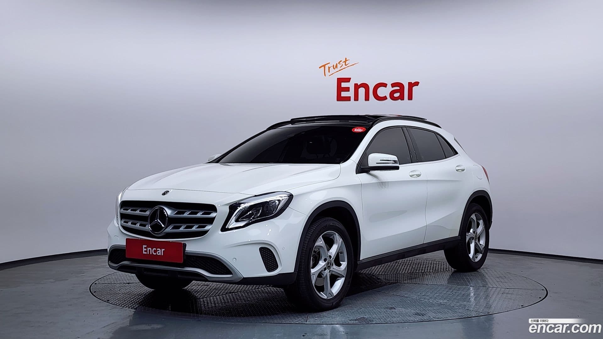 Main__Slider__Photo:GLA-Class Mercedes-Benz 2017.11-0