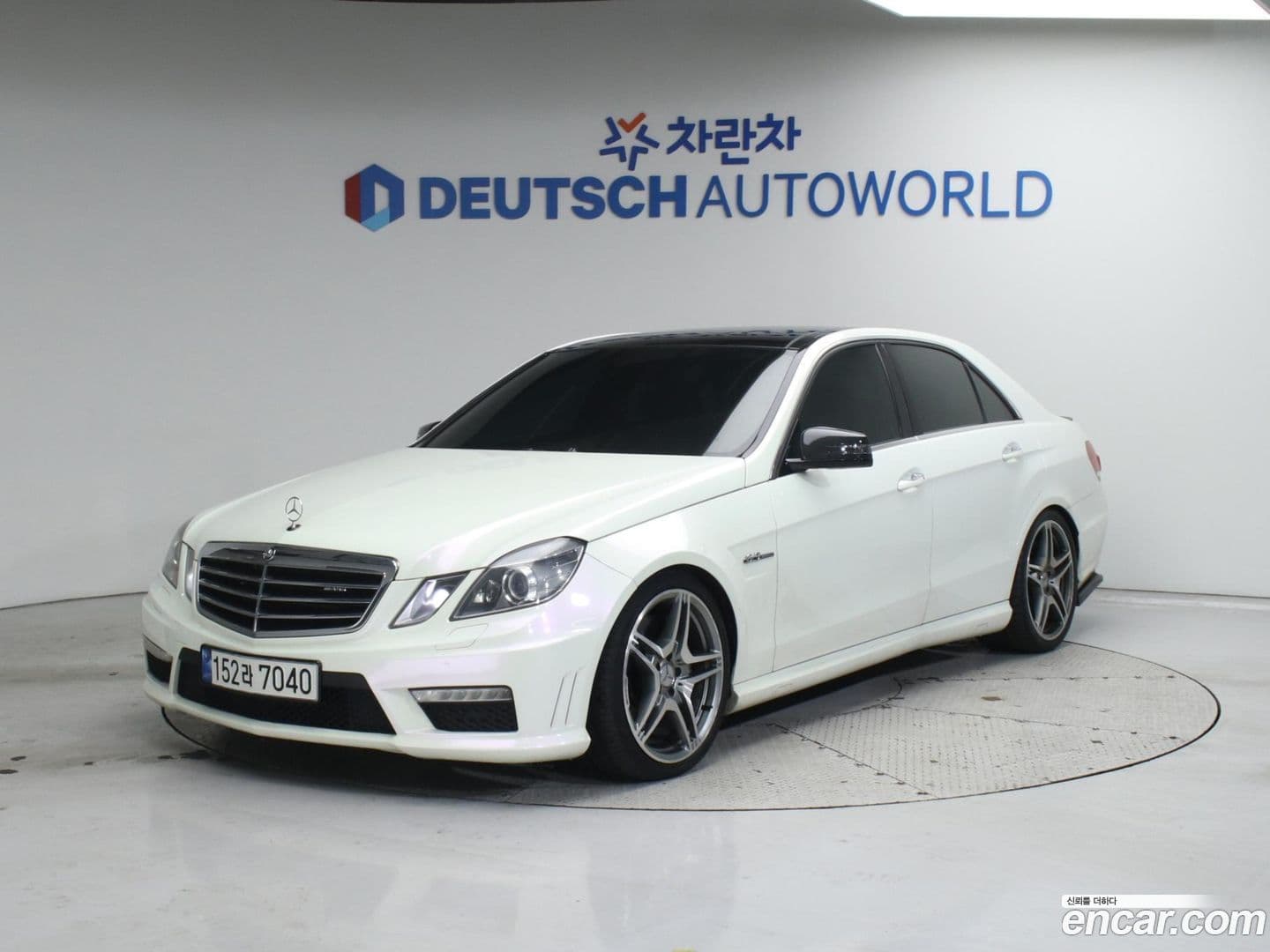 Main__Slider__Photo:E-Class Mercedes-Benz 2010.0-0