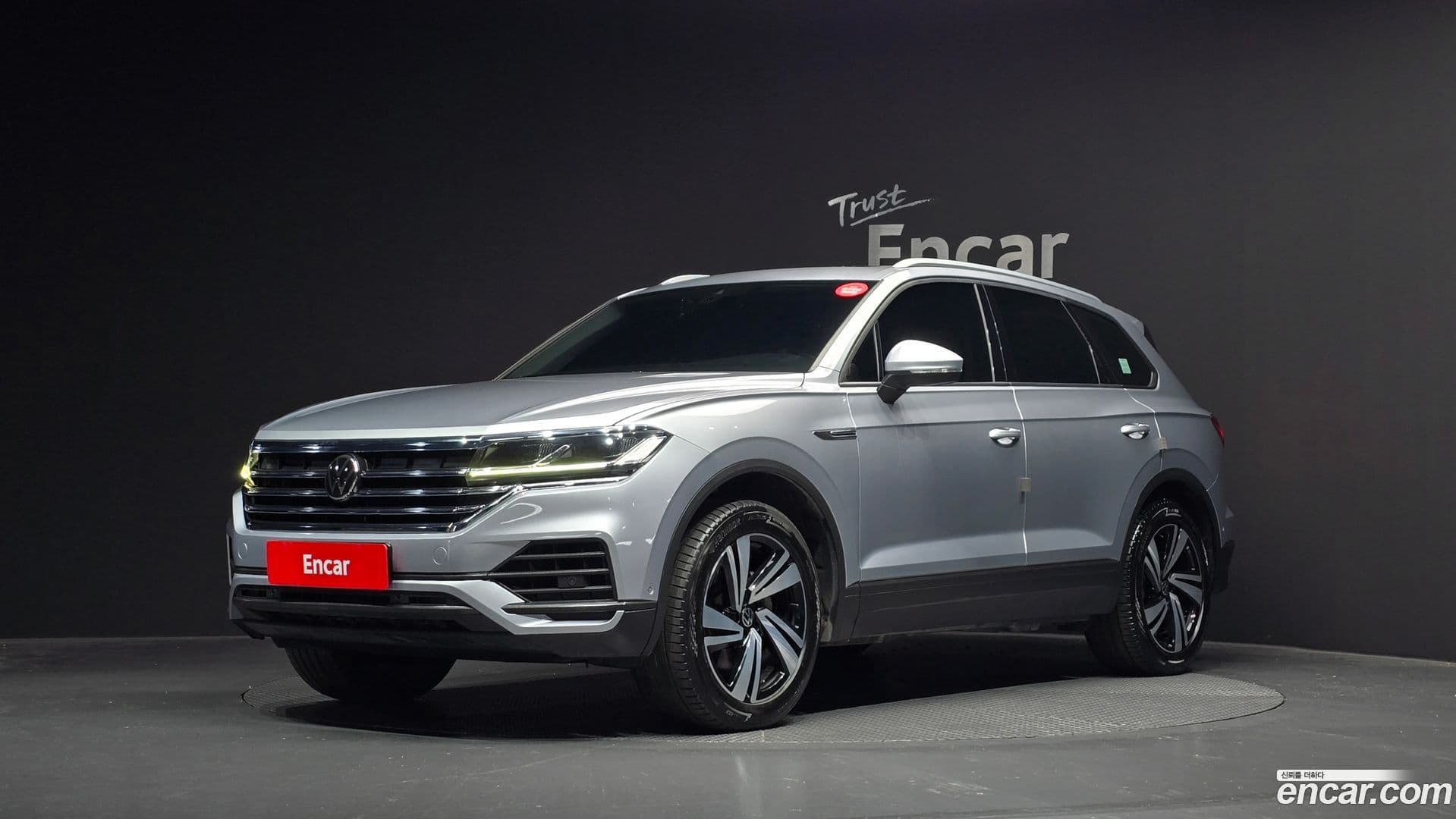 Main__Slider__Photo:Touareg Volkswagen 2021.0-0