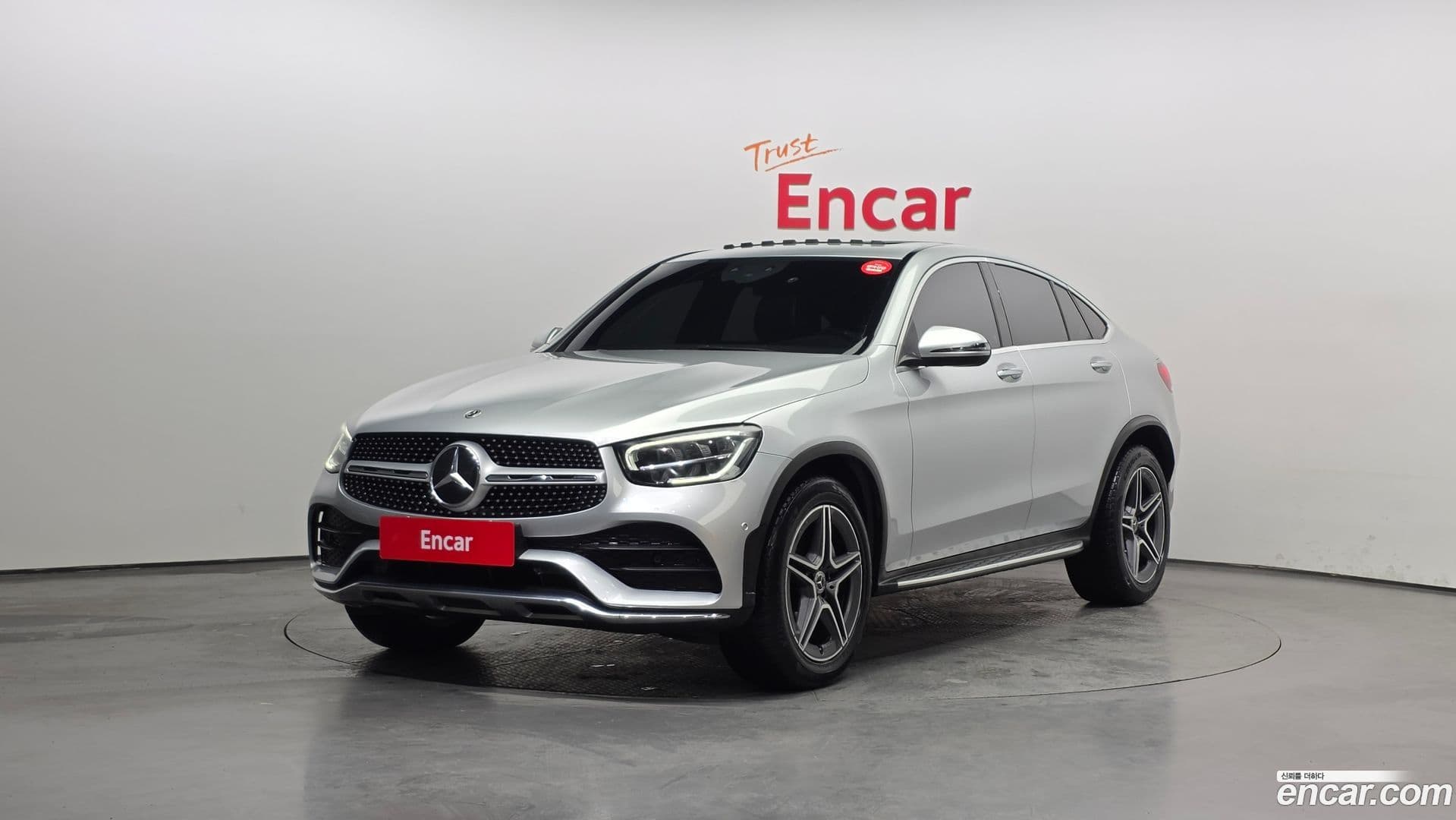 Main__Slider__Photo:GLC-Class Mercedes-Benz 2020.9-0