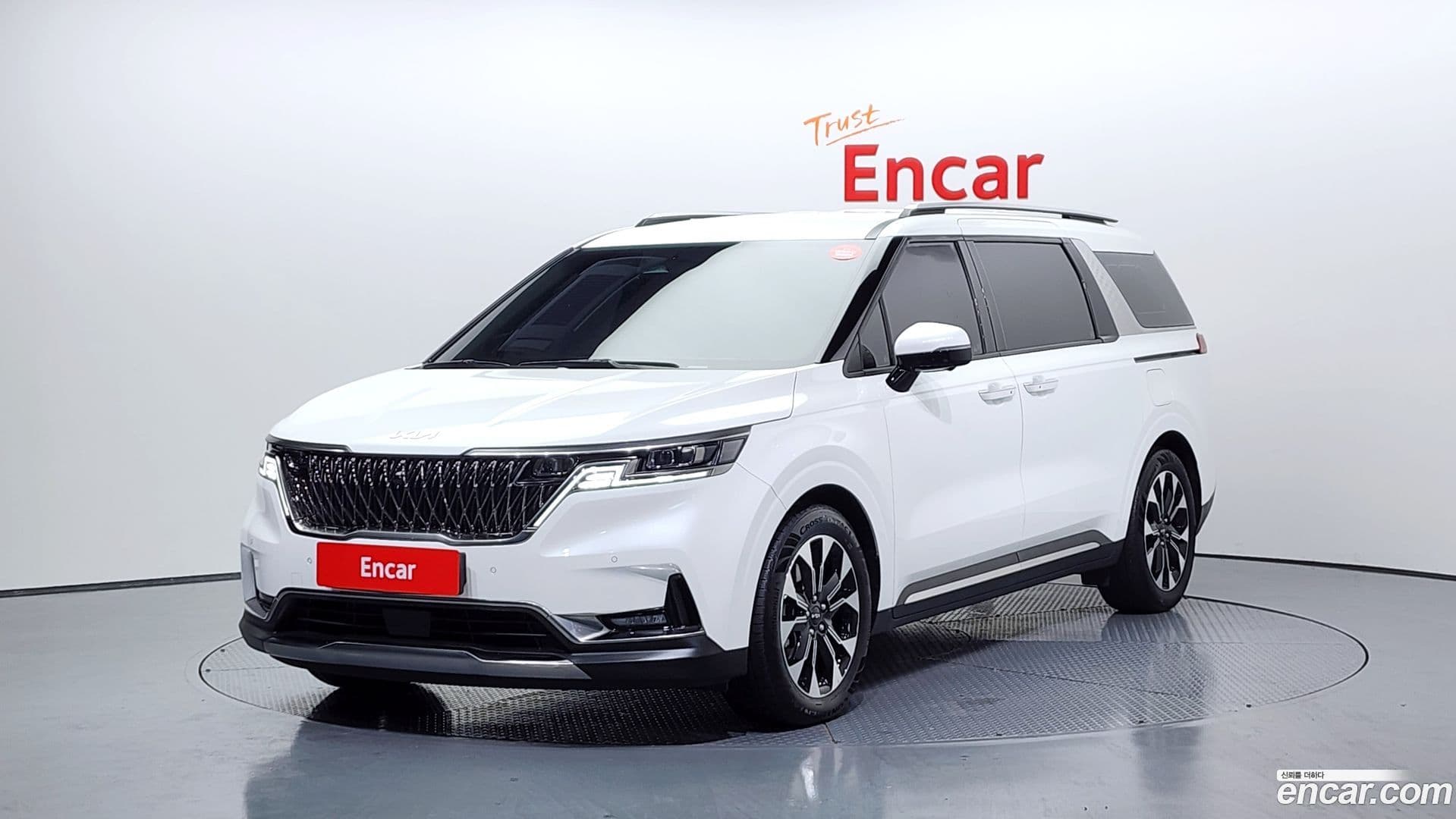 Main__Slider__Photo:Canival Kia 2023.2-0