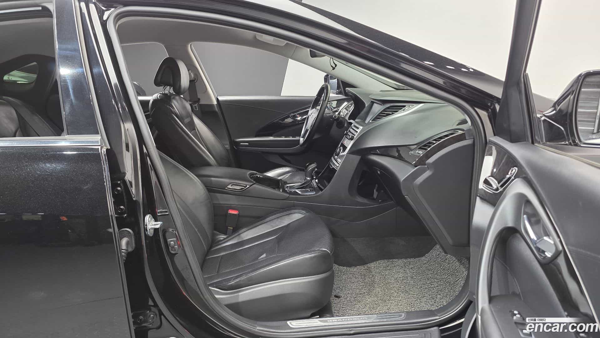 Grandeur Hyundai 2016.10-INNER-010
