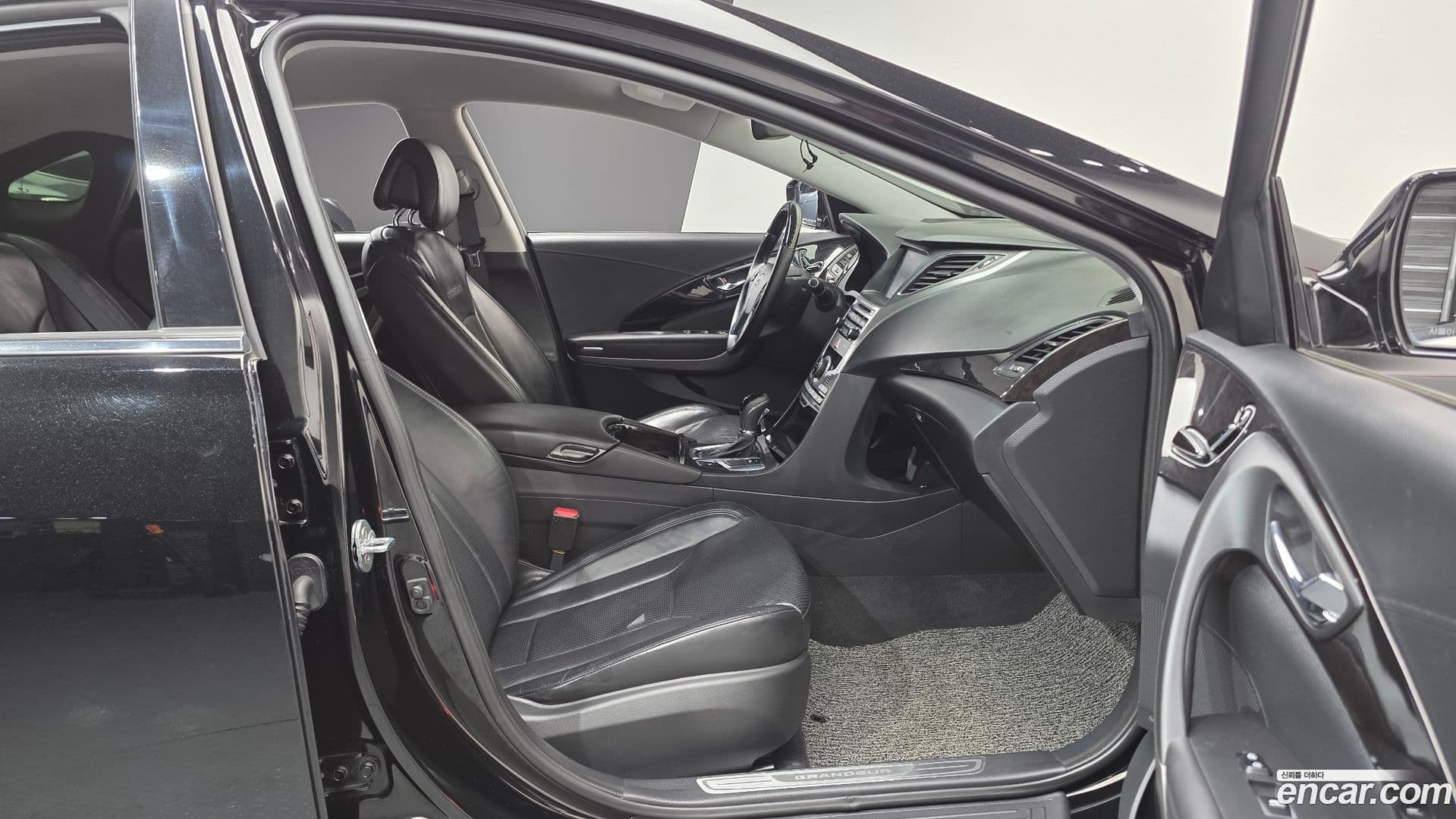 Main__Slider__Photo:Grandeur Hyundai 2016.10-9