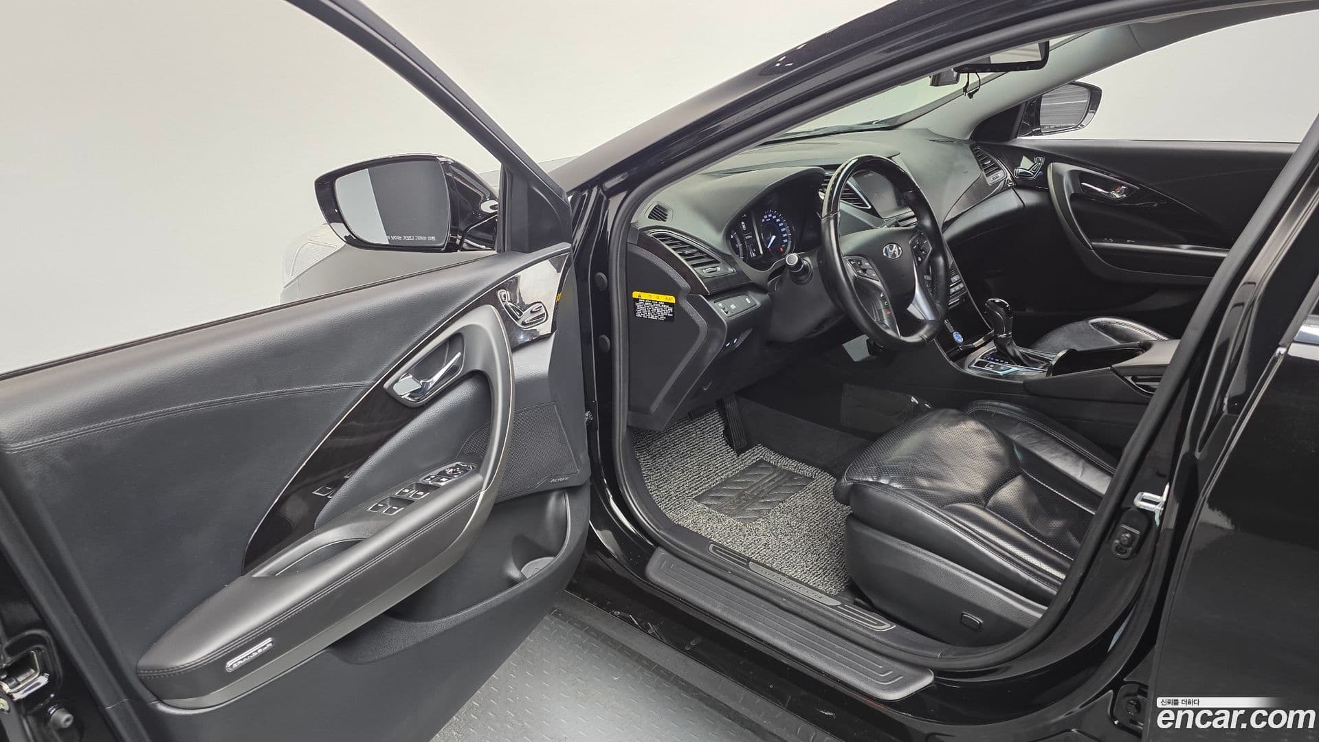 Main__Slider__Photo:Grandeur Hyundai 2016.10-10