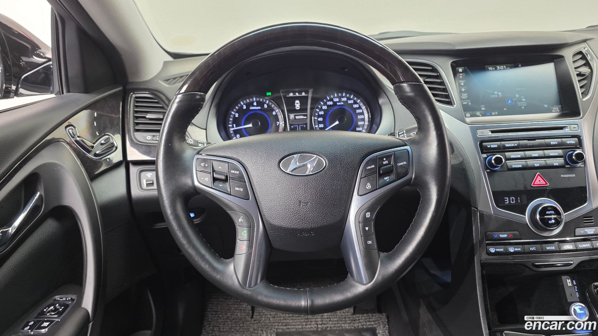 Main__Slider__Photo:Grandeur Hyundai 2016.10-12