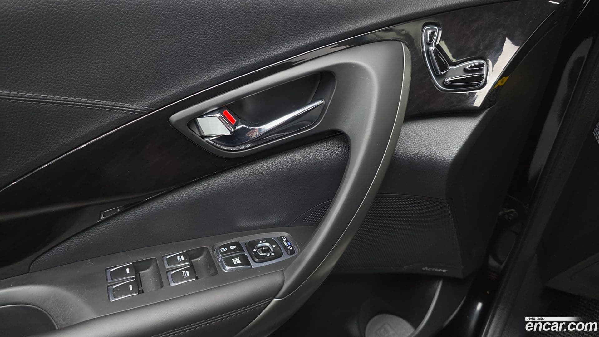 Main__Slider__Photo:Grandeur Hyundai 2016.10-16
