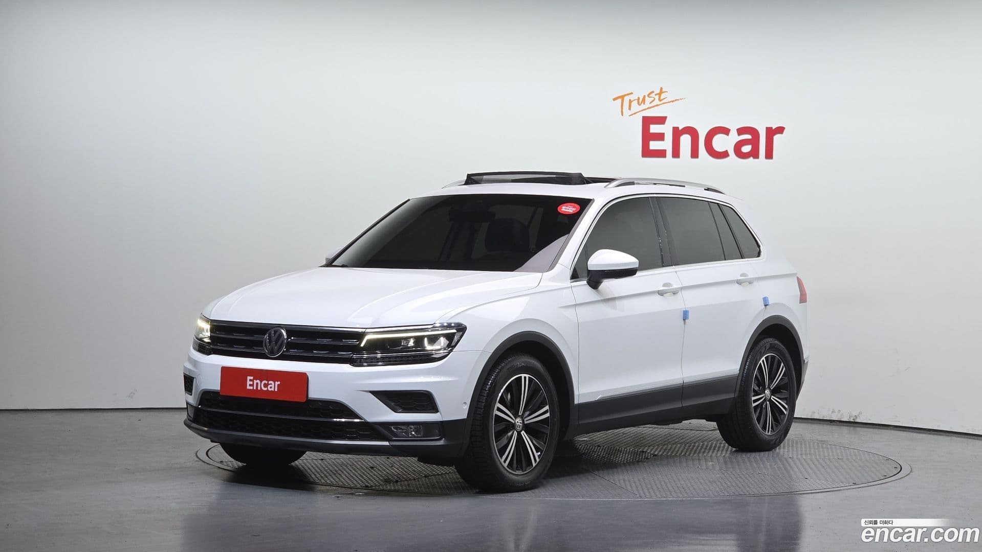 Main__Slider__Photo:Tiguan Volkswagen 2020.2-0