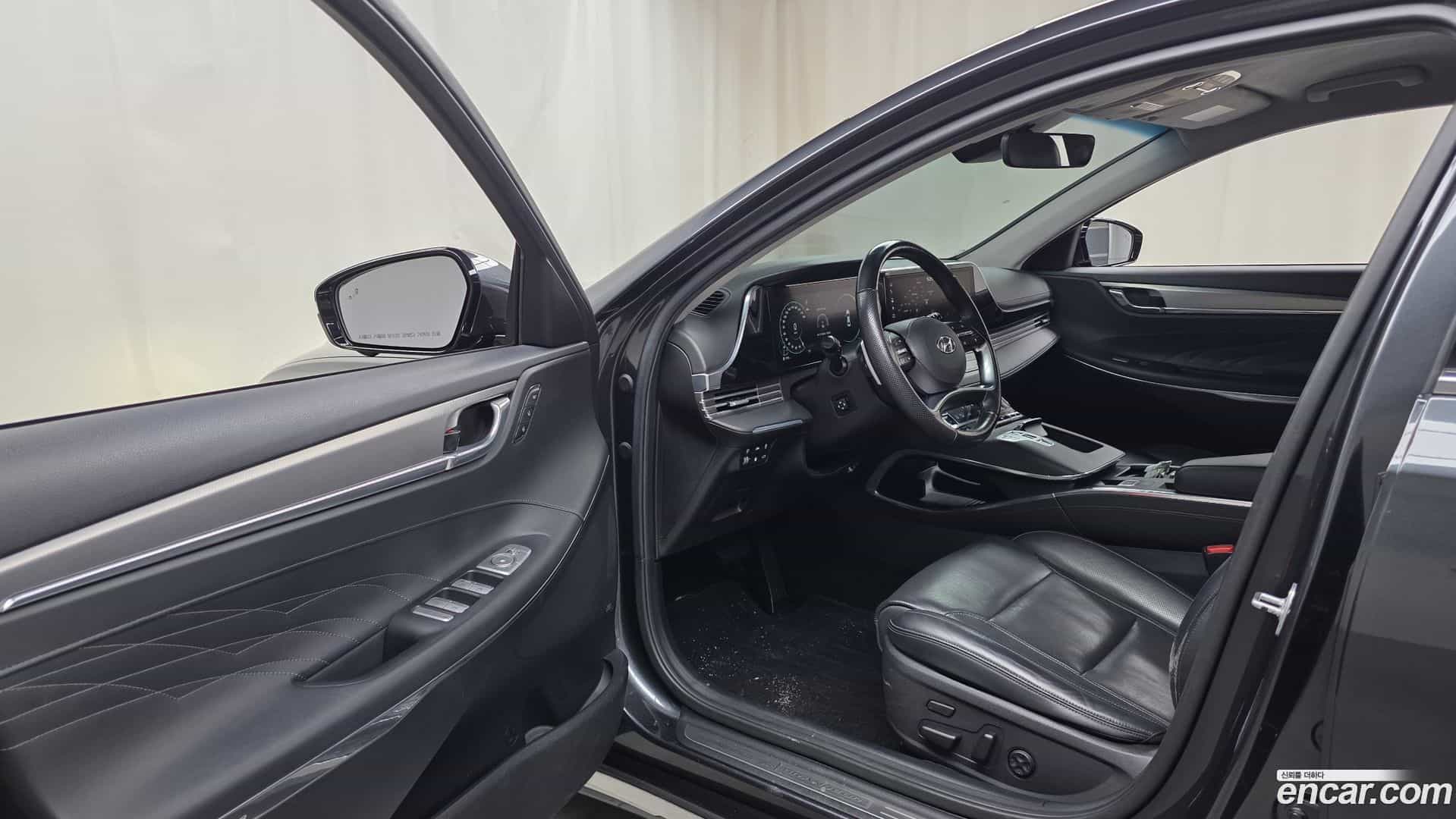 Grandeur Hyundai 2021.1-INNER-010