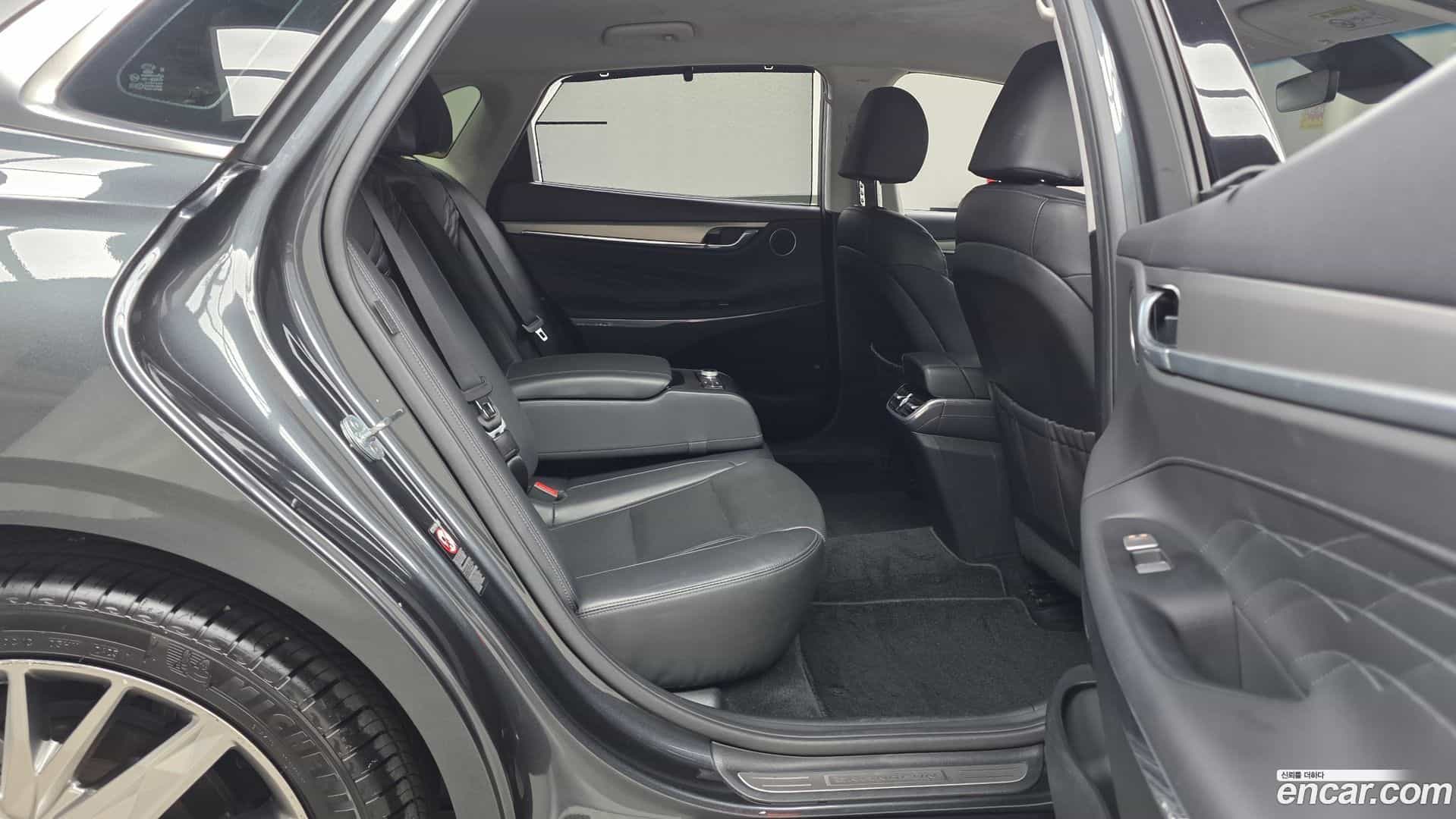 Grandeur Hyundai 2021.1-OPTION-016