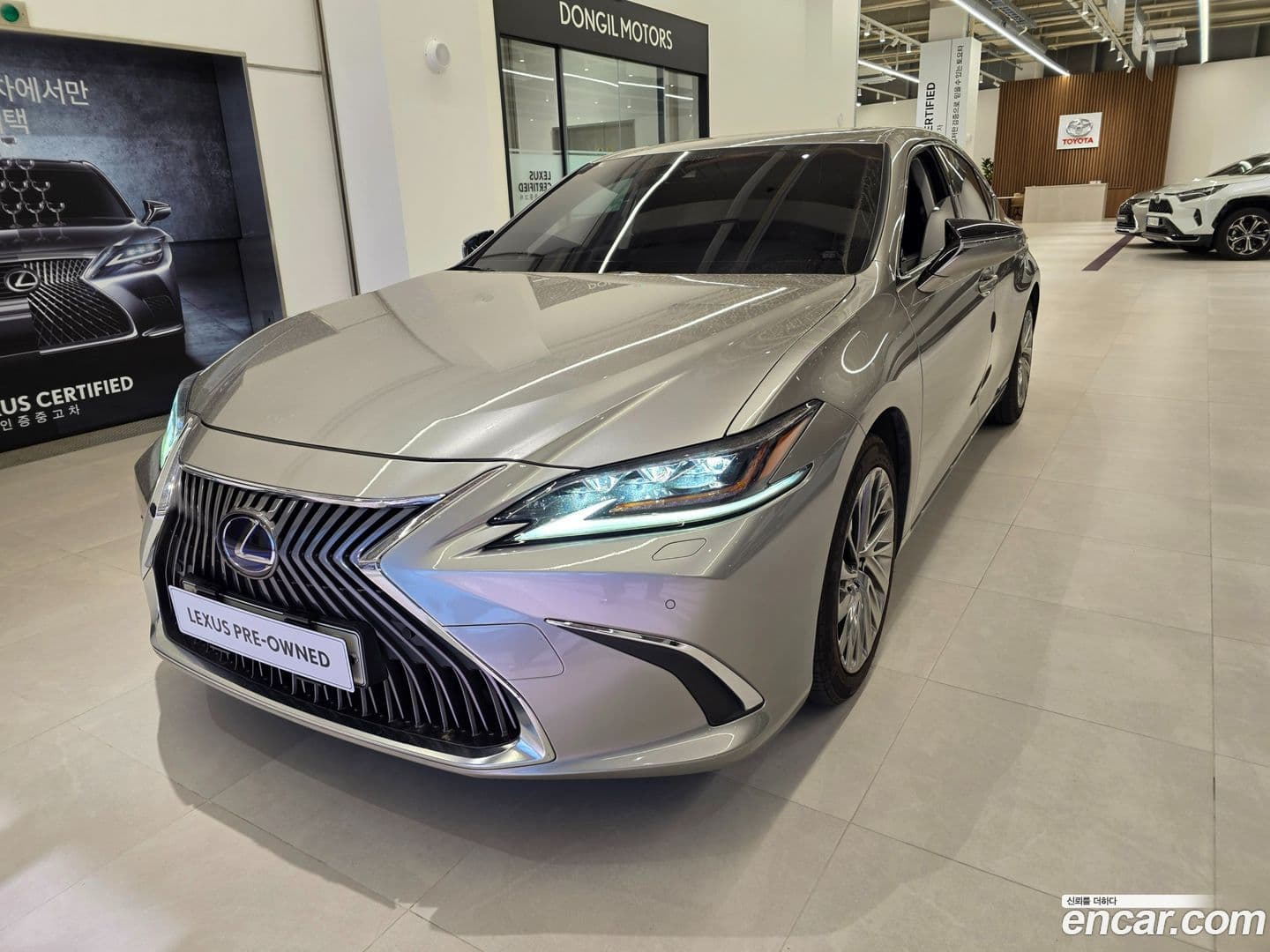 Main__Slider__Photo:ES Lexus 2021.0-0