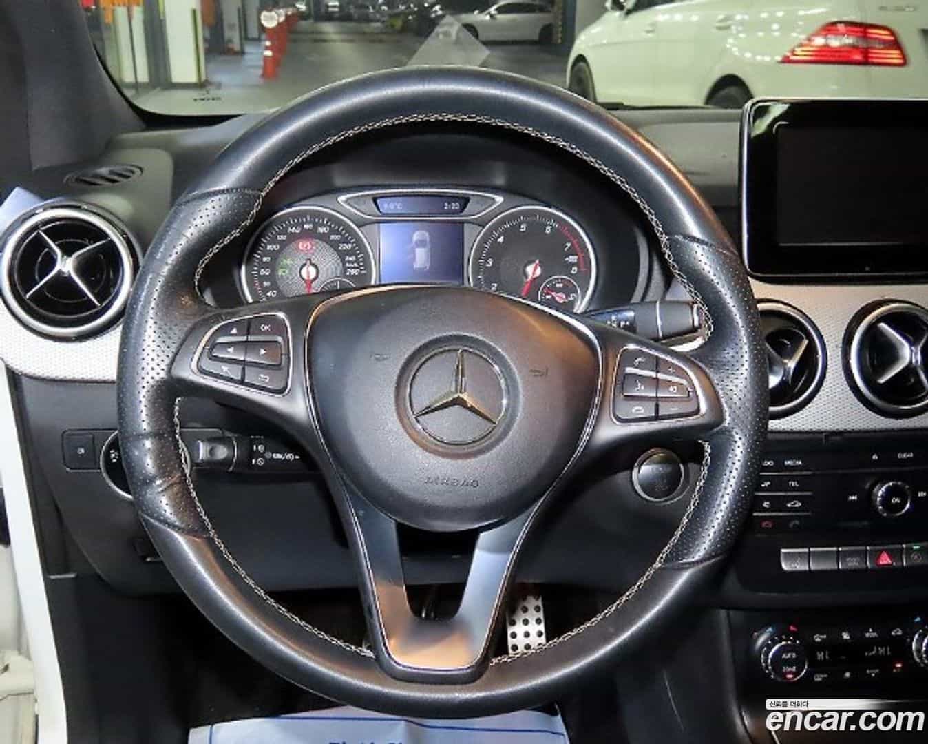 B-Class Mercedes-Benz 2017.10-INNER-008