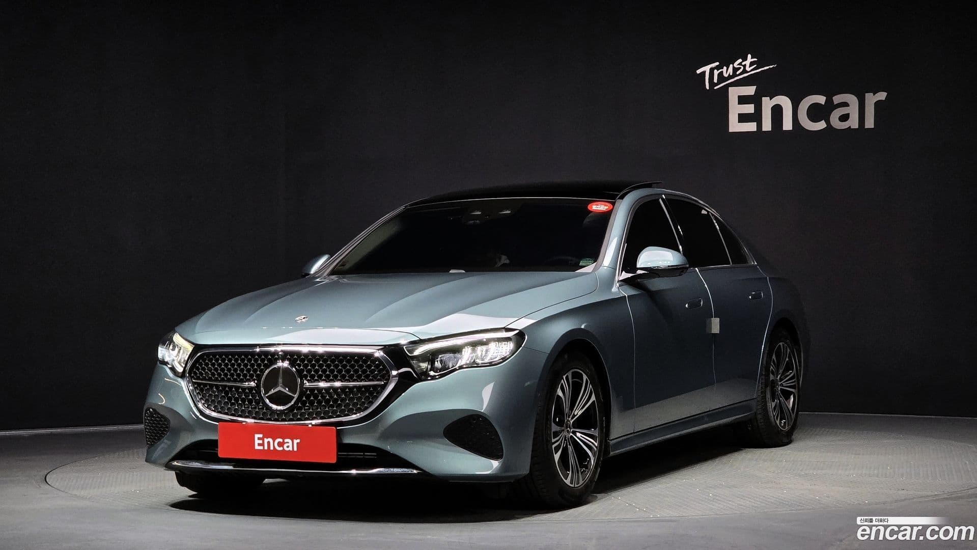 Main__Slider__Photo:E-Class Mercedes-Benz 2024.8-0